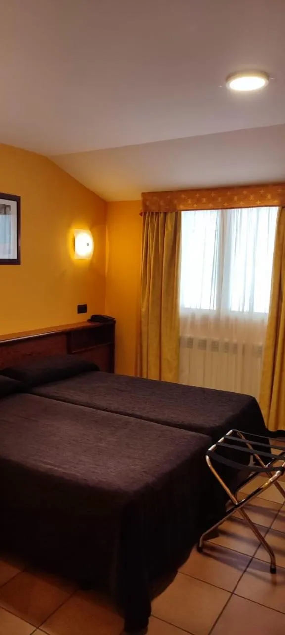 Balcony/Terrace, Bed in Hotel Ransol