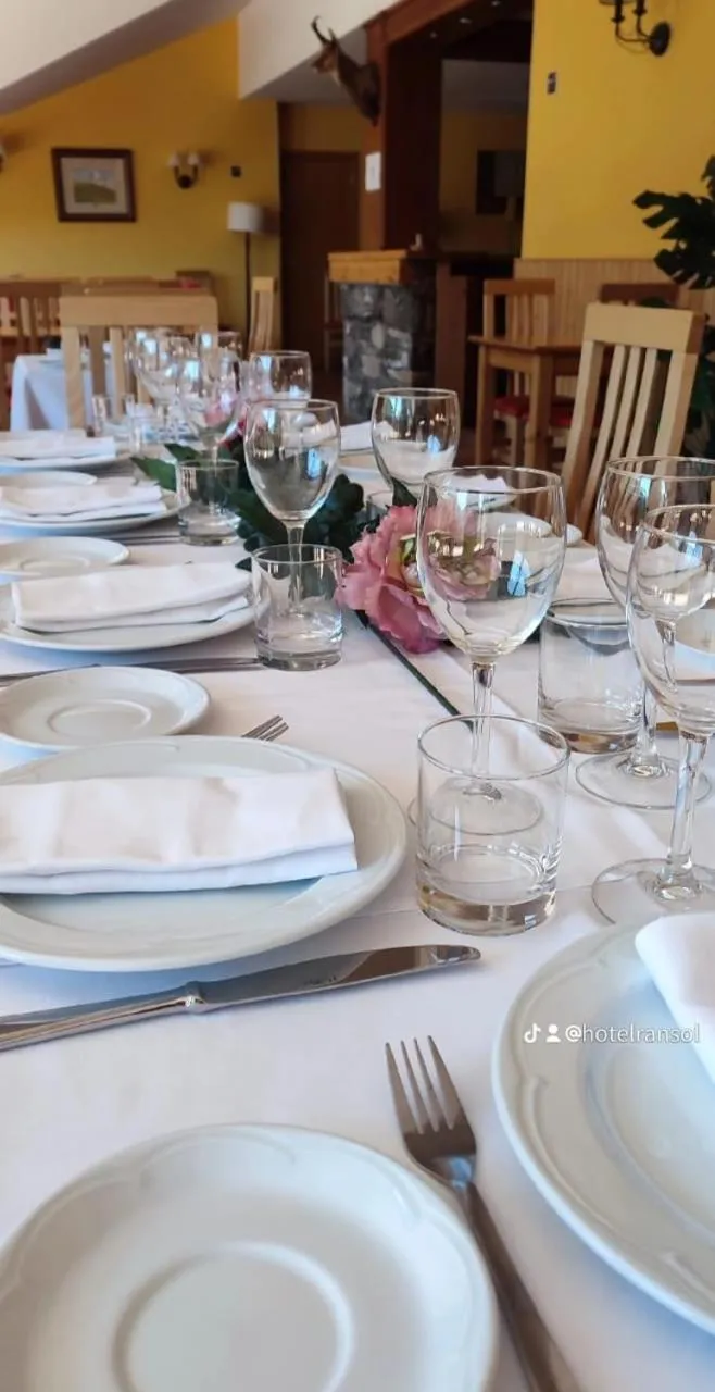 Restaurant/places to eat in Hotel Ransol