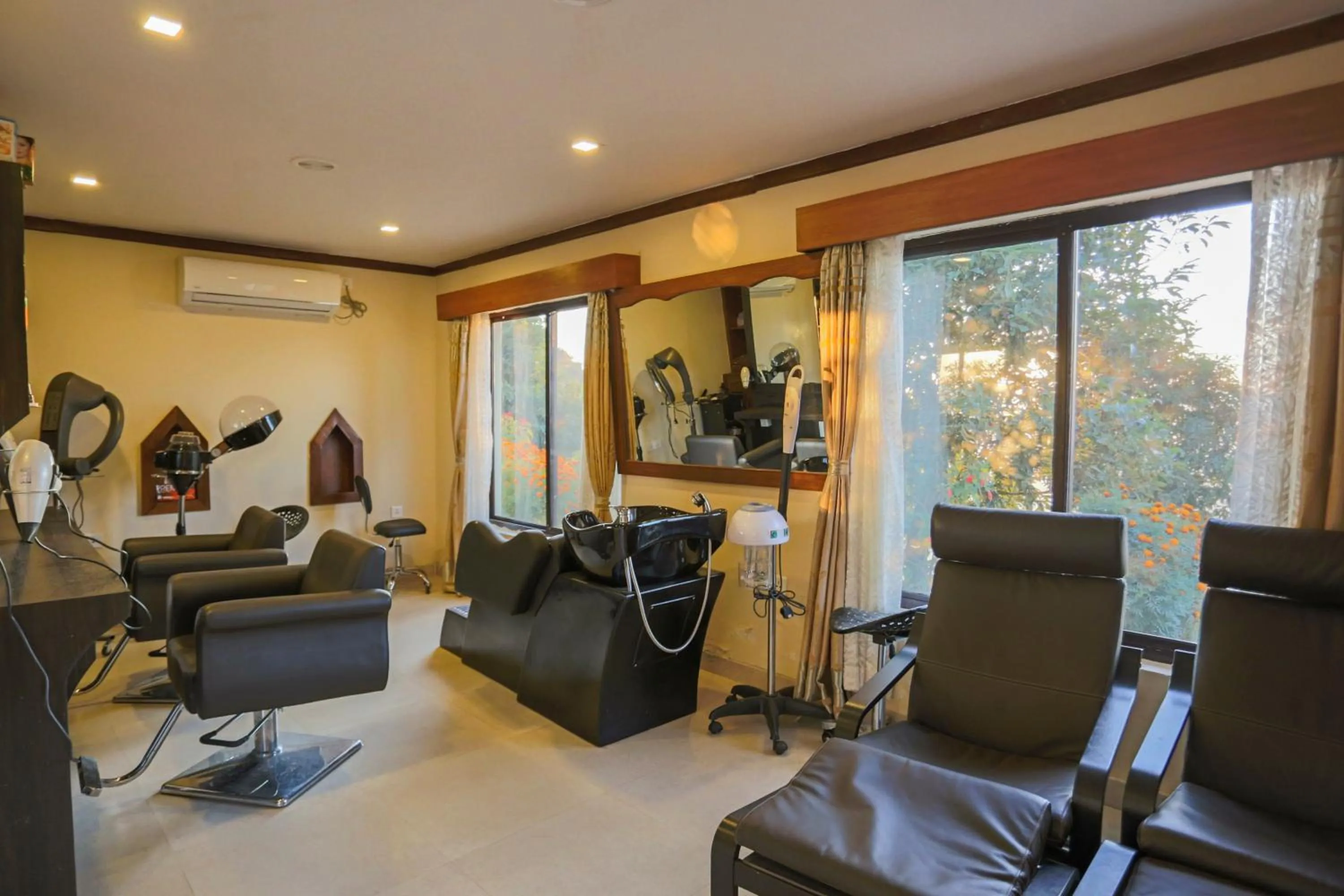 Spa and wellness centre/facilities in Rupakot Resort