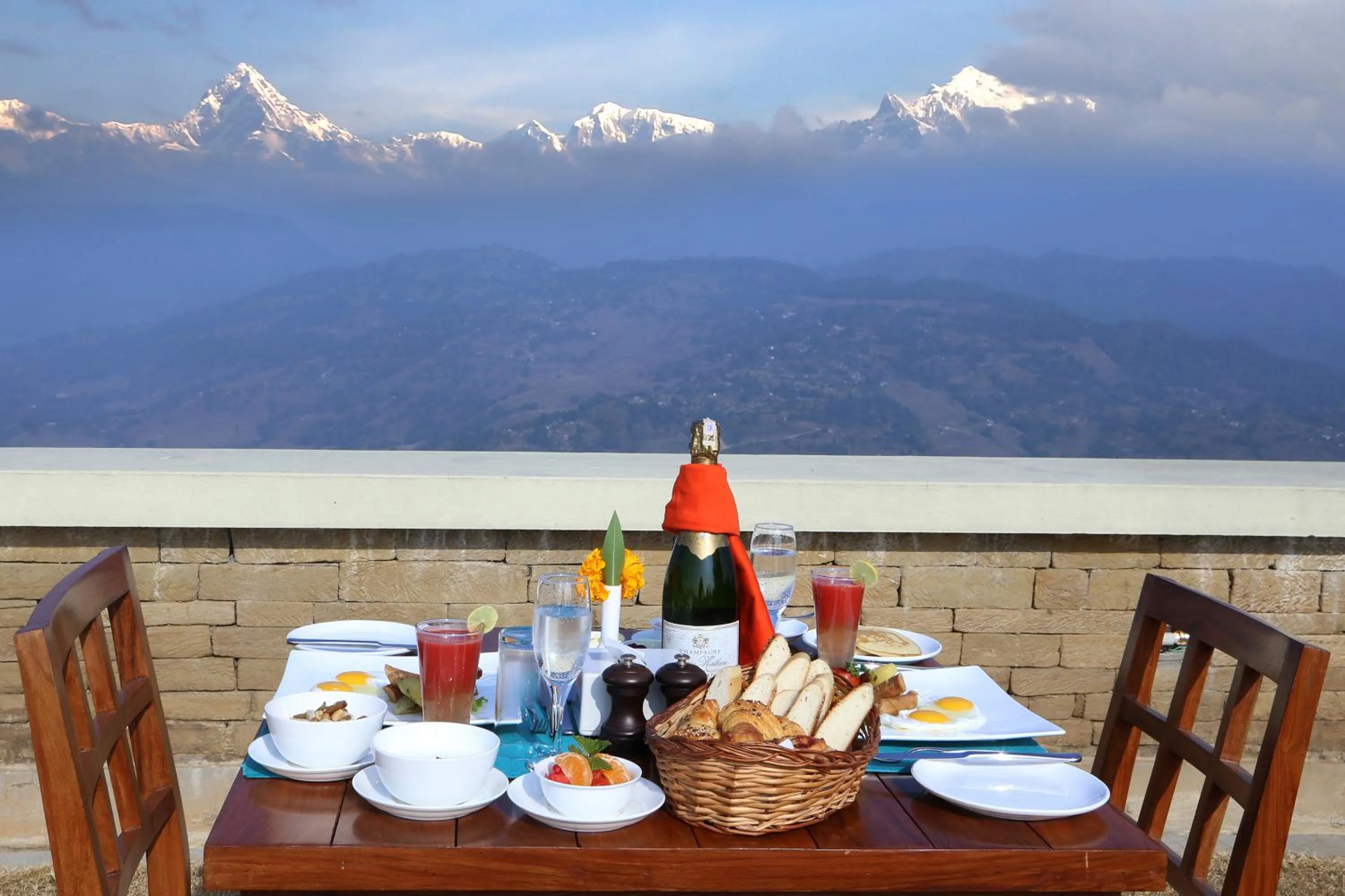 Restaurant/places to eat in Rupakot Resort