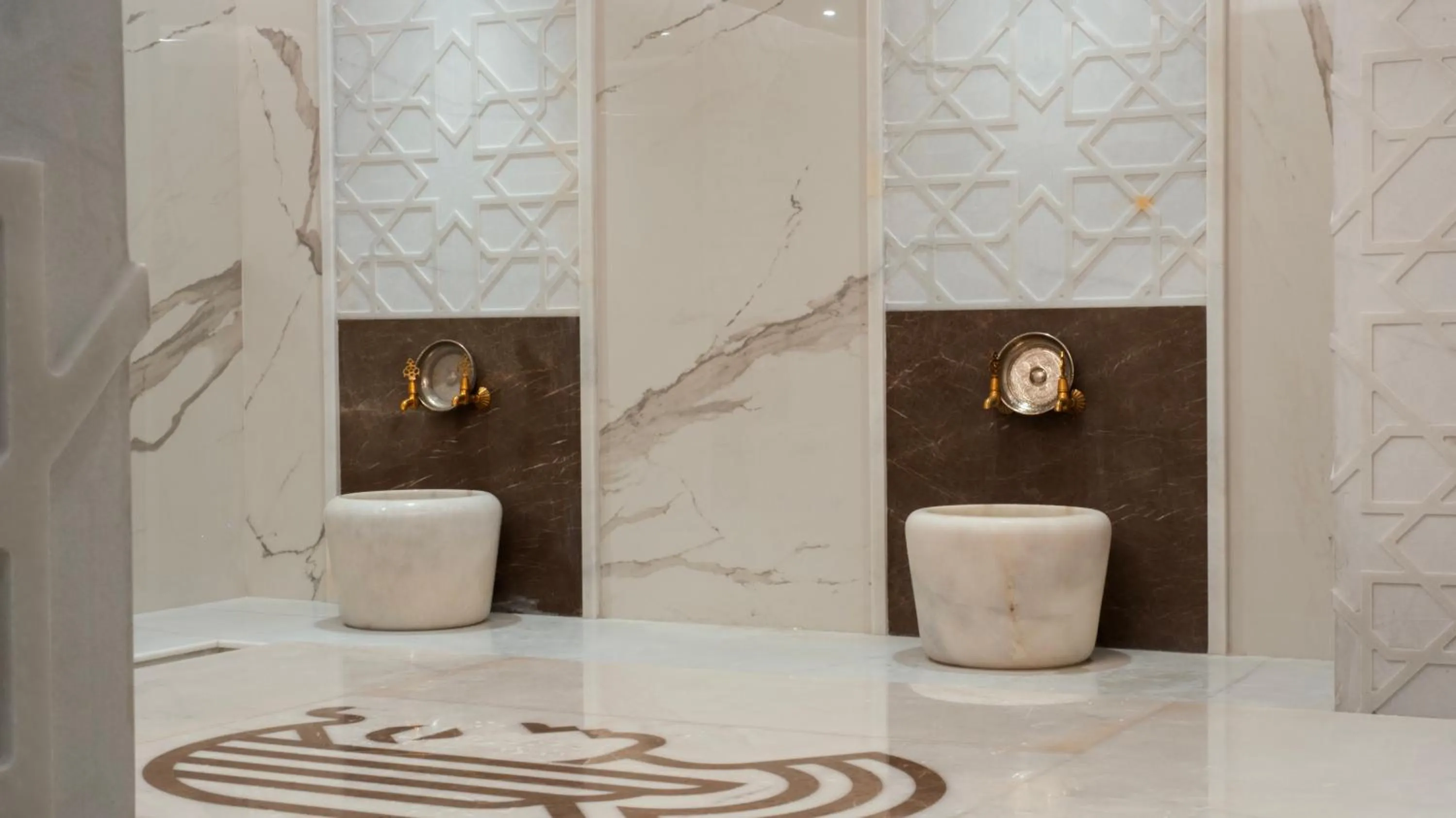 Public Bath in Kleopatra Dreams Beach Hotel