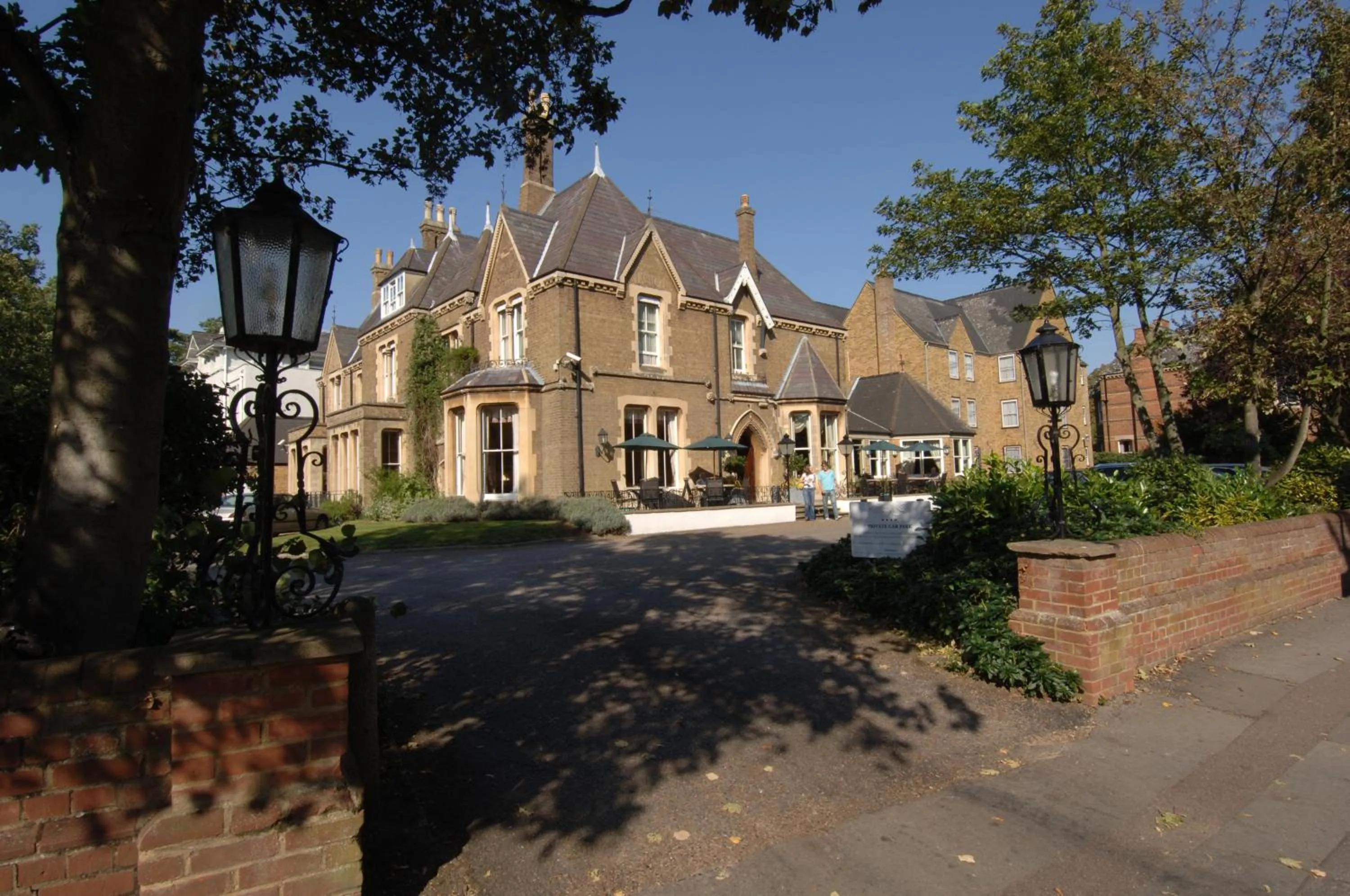 Facade/entrance in Cotswold Lodge Hotel
