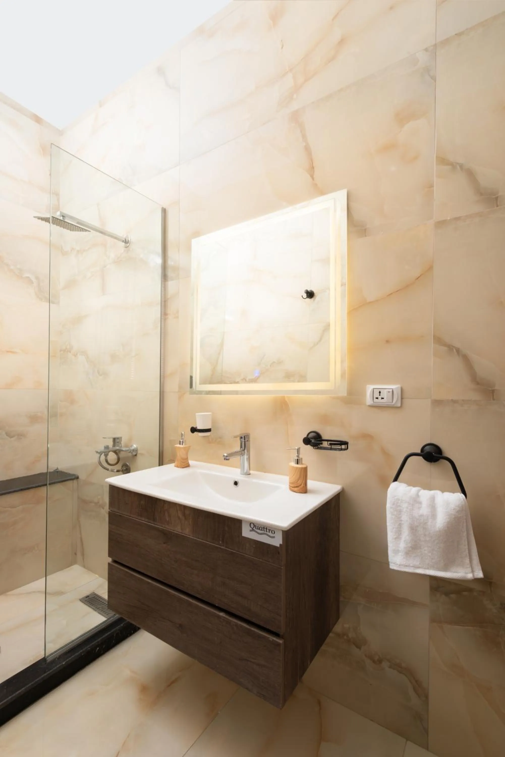 Shower in Museum Studios