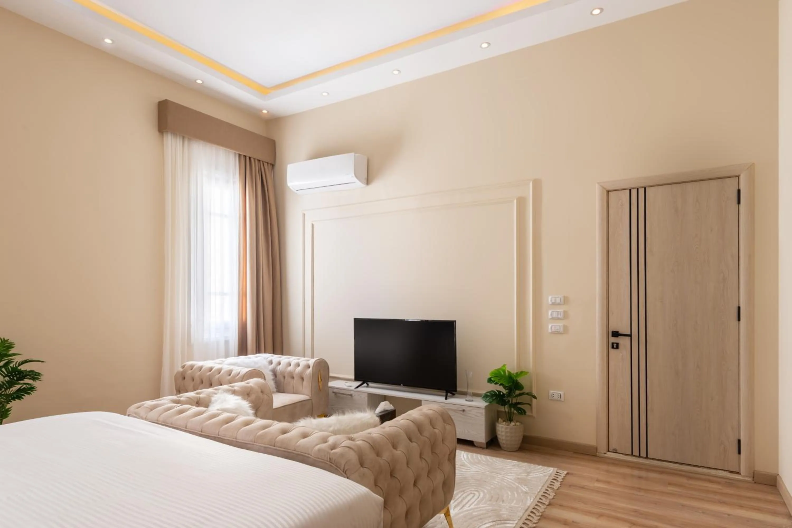 Communal lounge/ TV room, Bed in Museum Studios