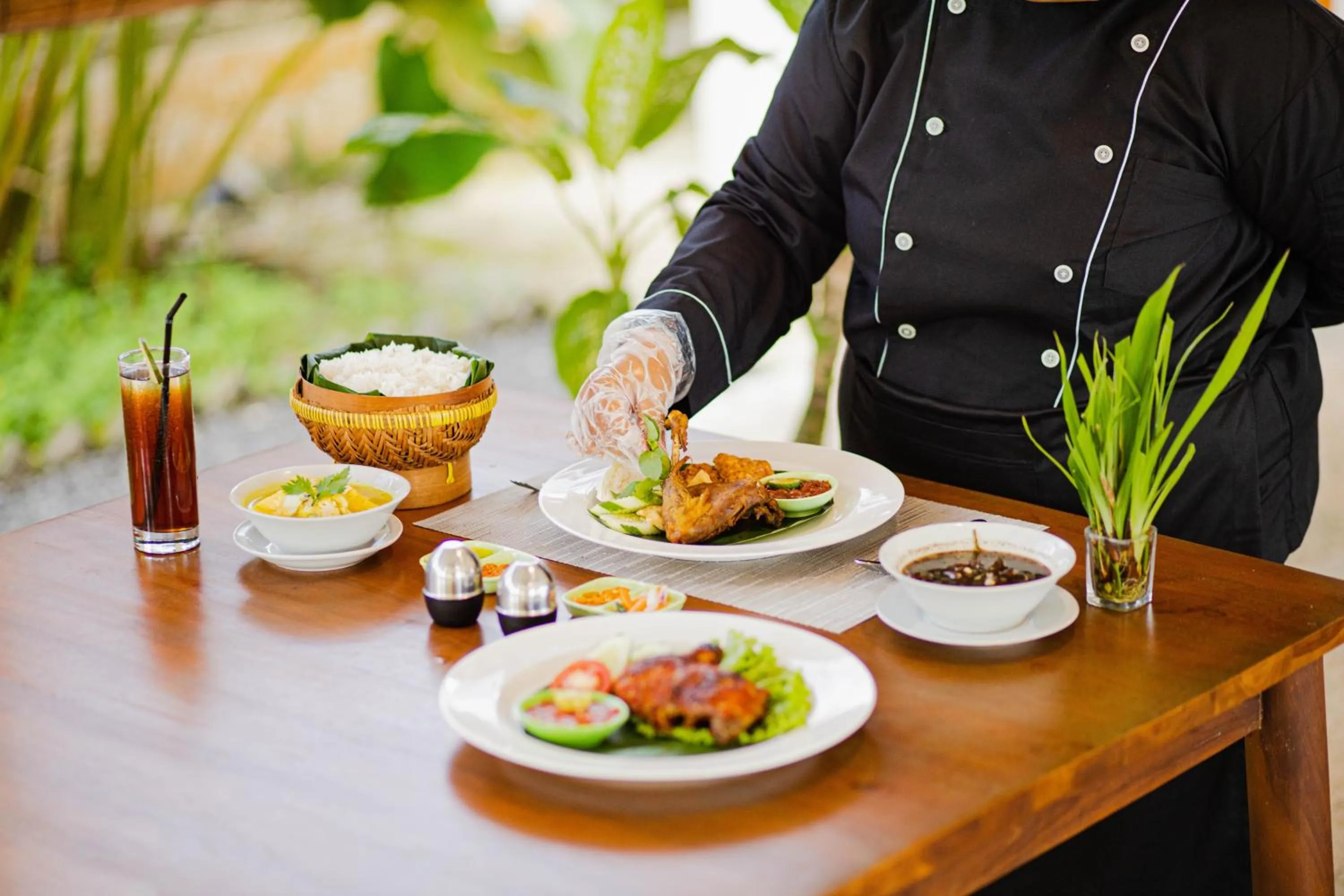 Food and drinks in Domisili Ijen Cliff By Fays Hospitality