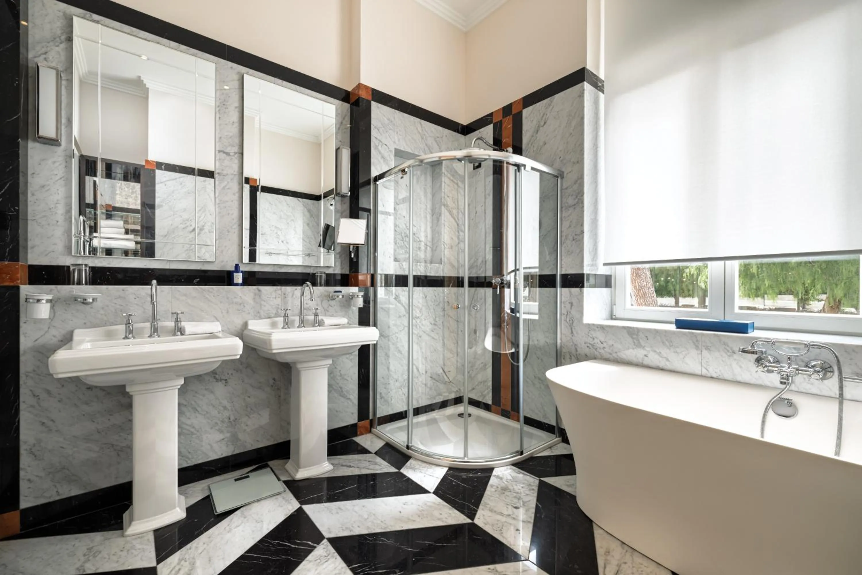 Shower in Boutique Hotel Alhambra