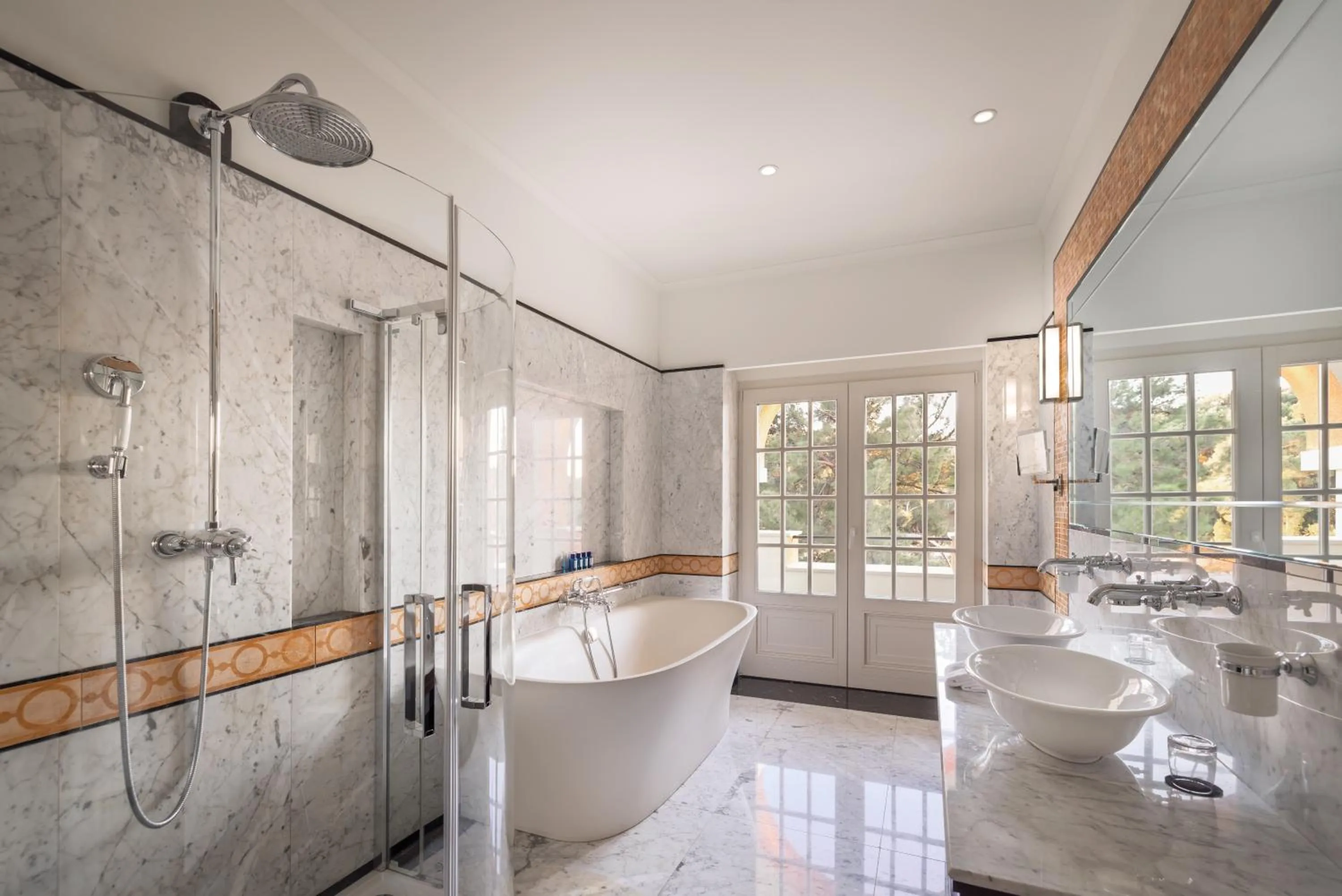 Shower in Boutique Hotel Alhambra