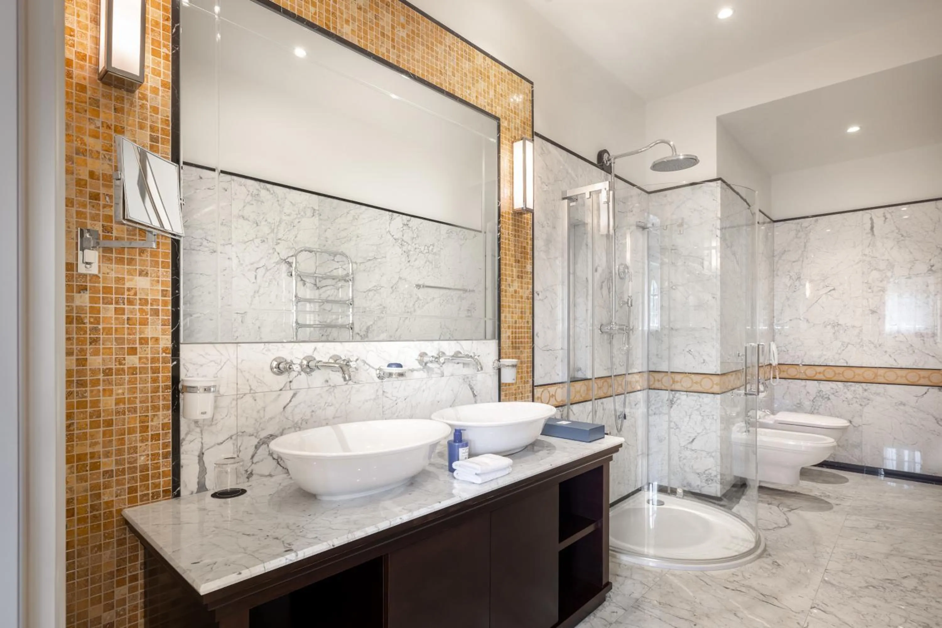 Shower in Boutique Hotel Alhambra