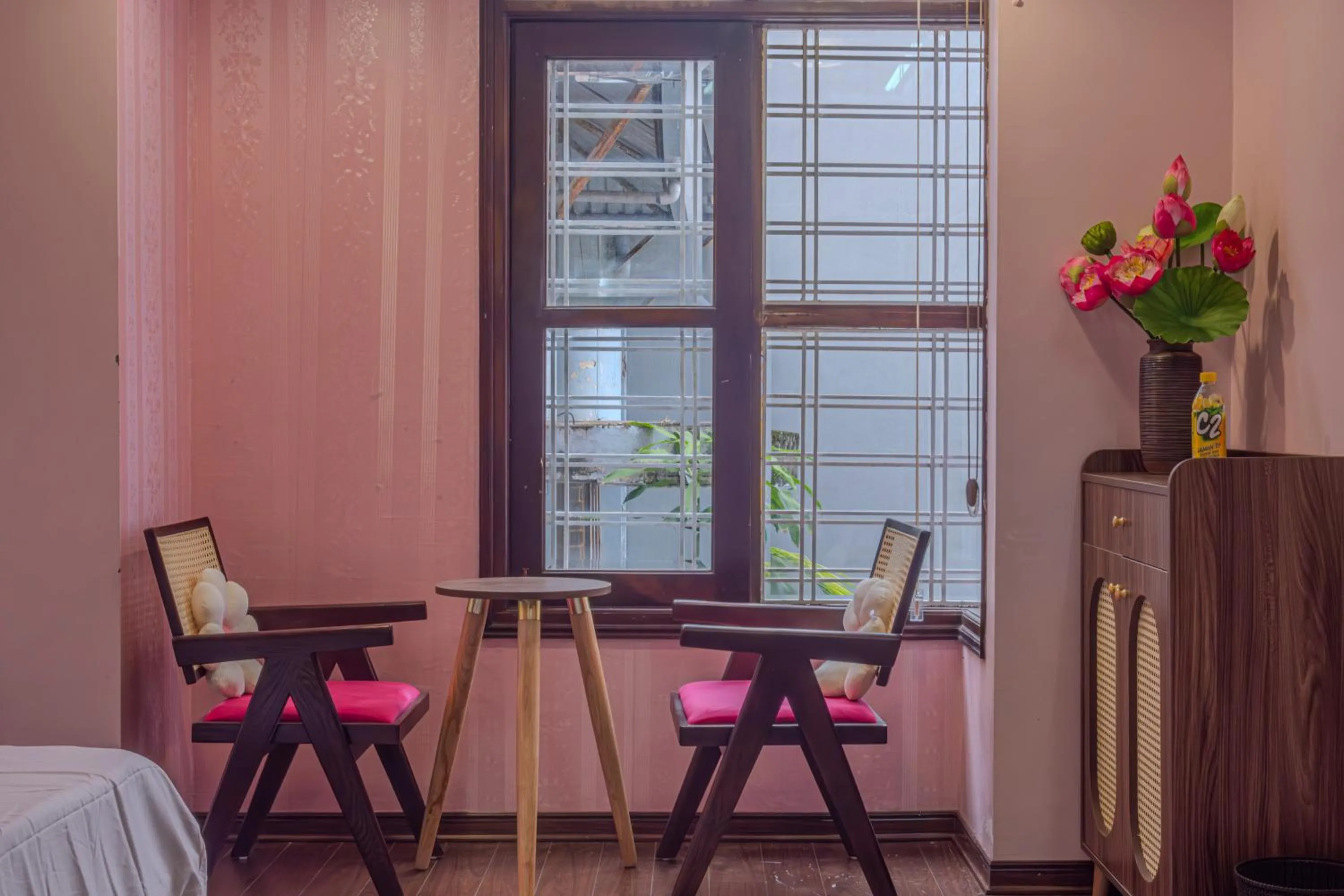 Seating area in La Sen Westlake Tay Ho Homestay