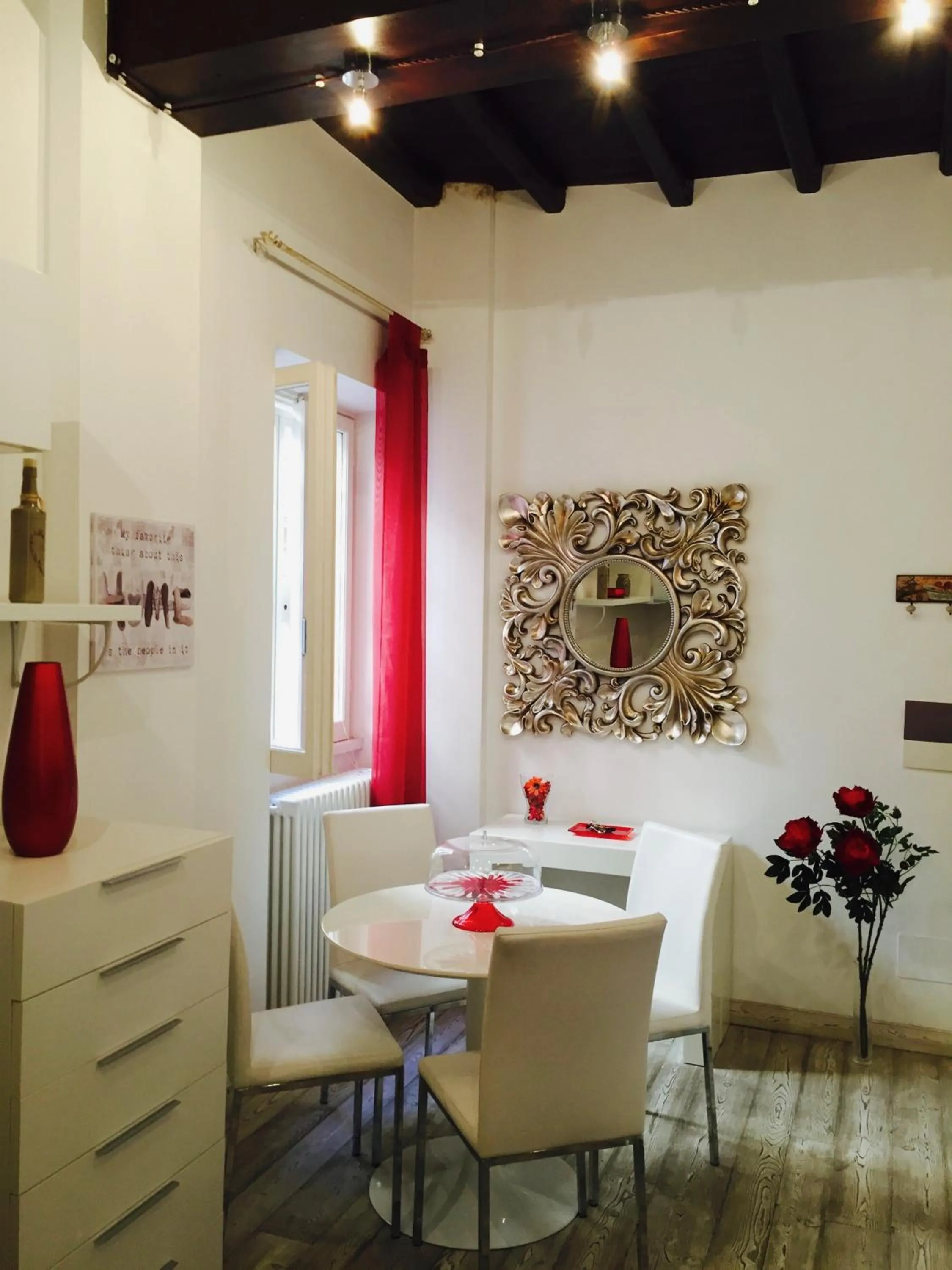 Dining area in B&S Suite Colosseo