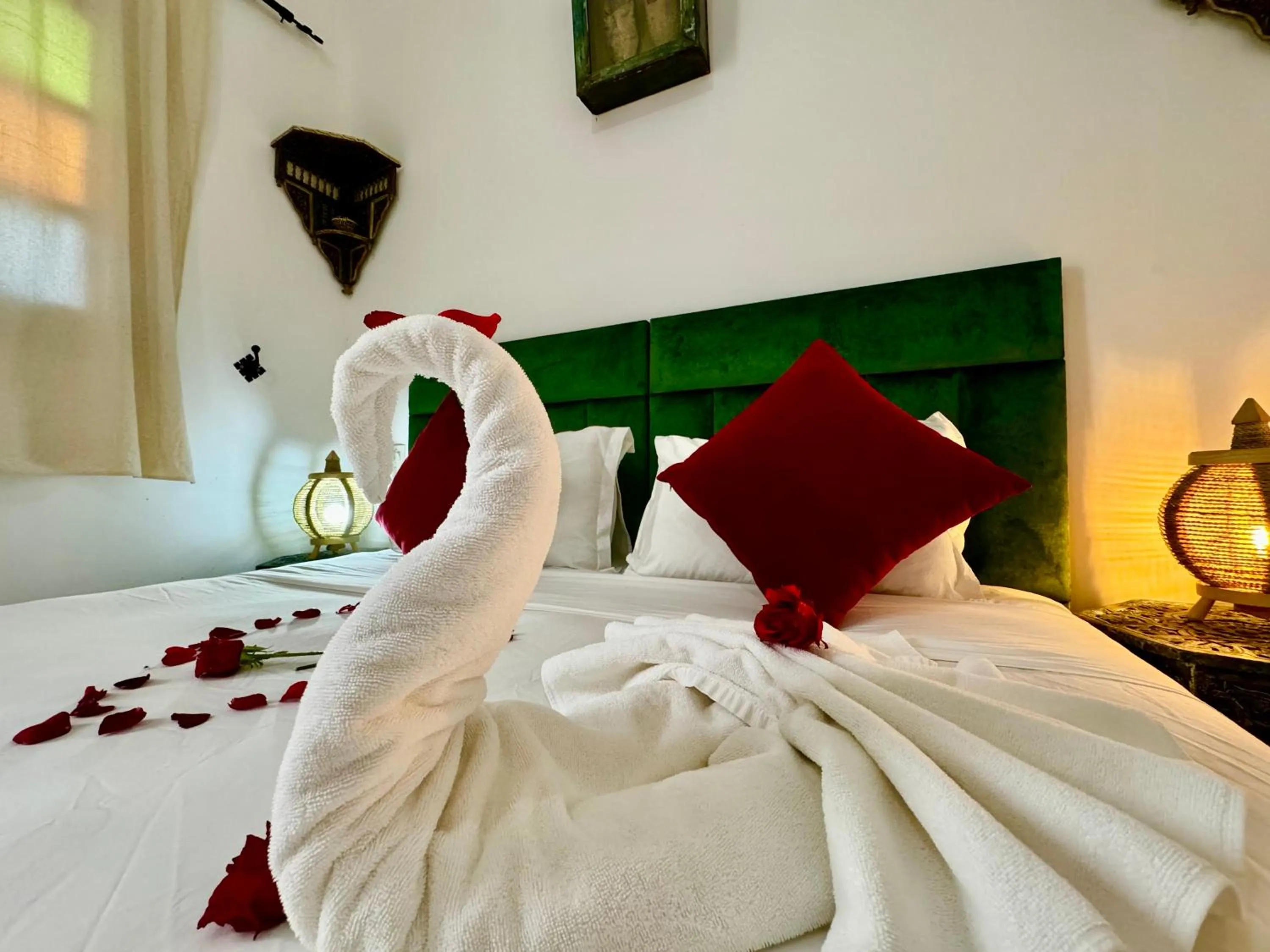 Photo of the whole room, Bed in Riad Iklil