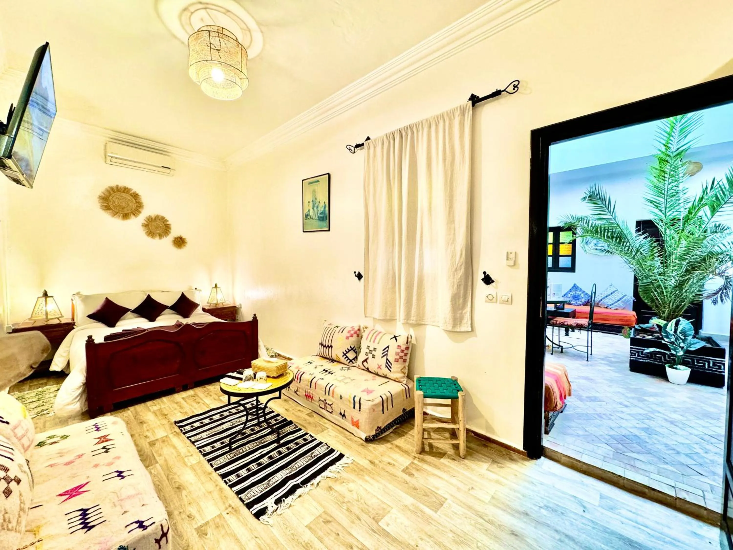 Swimming pool, Bed in Riad Iklil