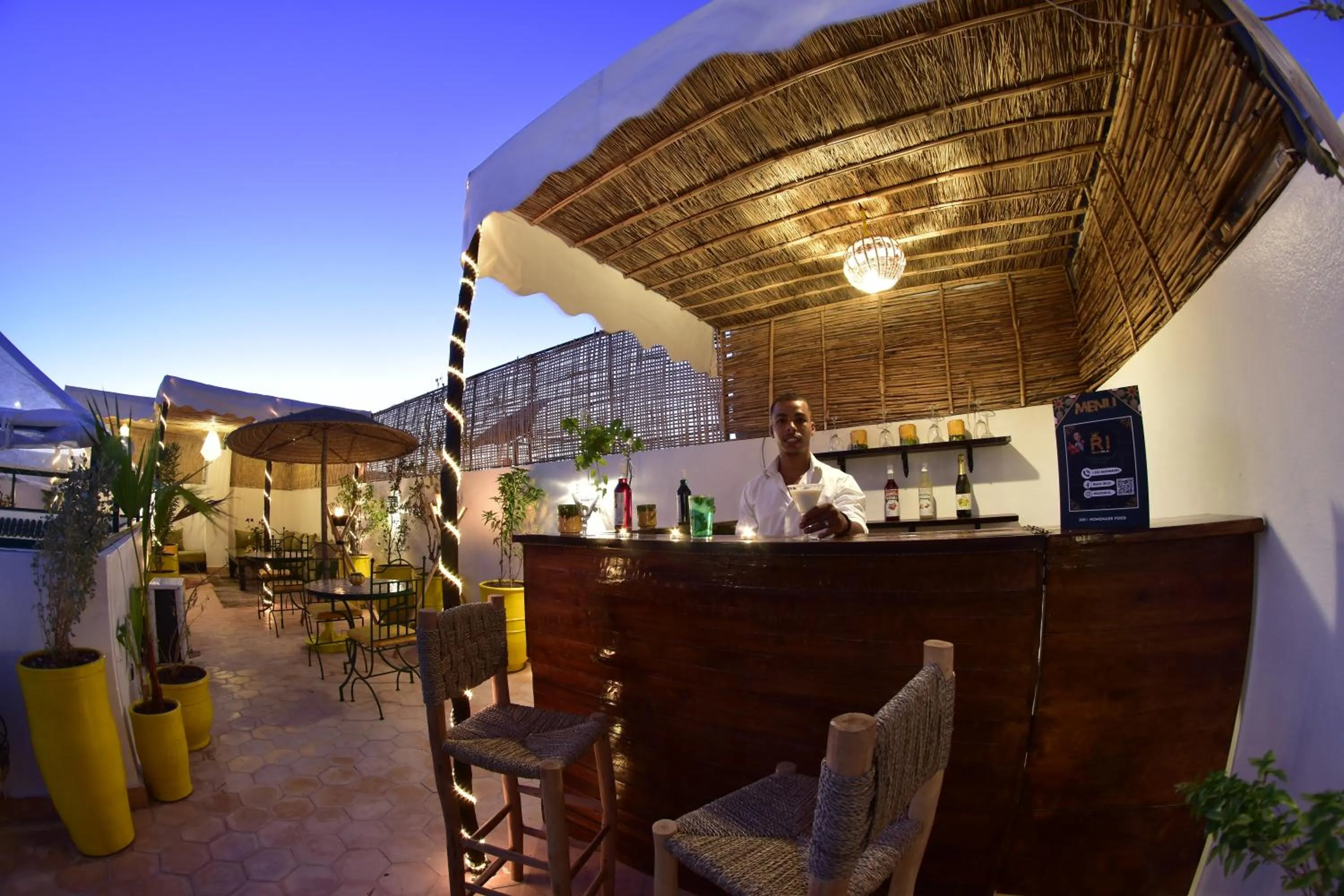 Restaurant/places to eat in Riad Iklil