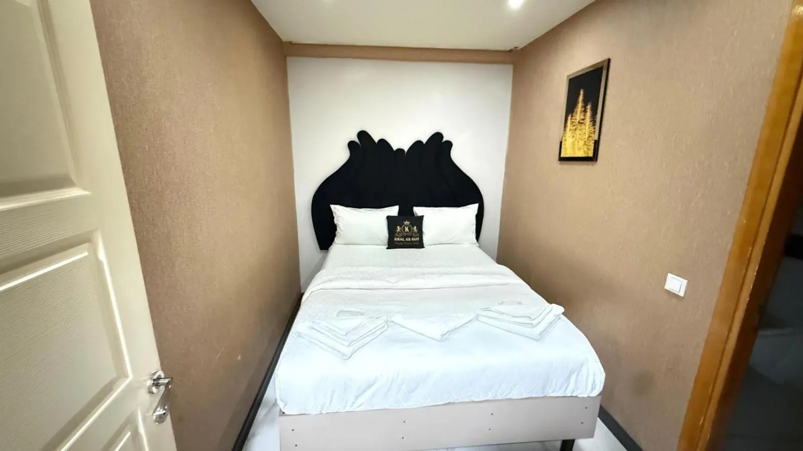 Bed in Kral As Suite Hotel