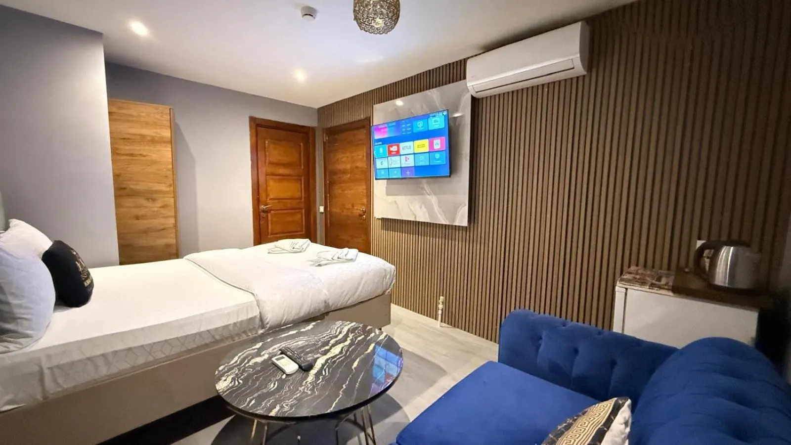 Bed in Kral As Suite Hotel