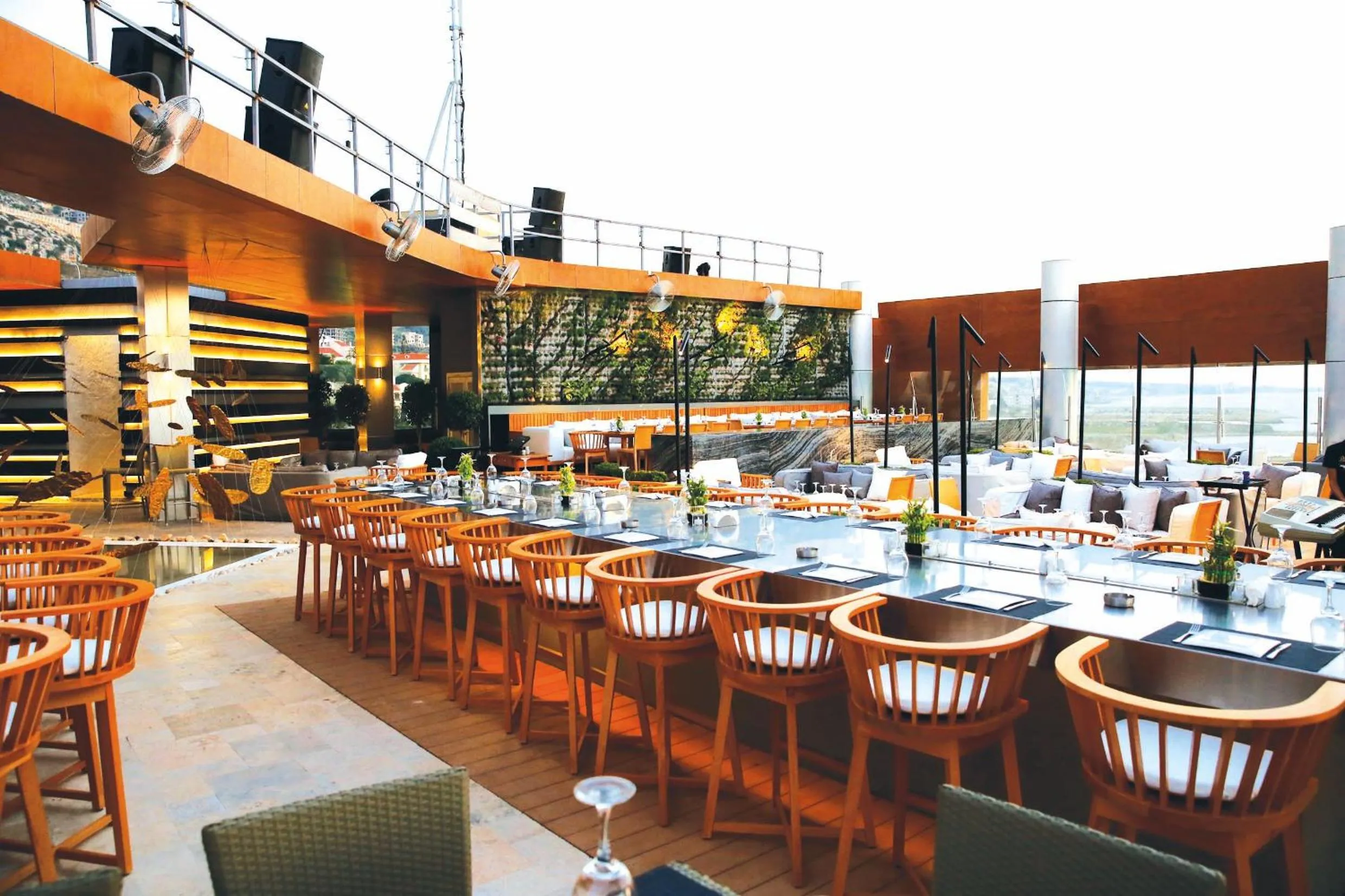 Nightclub / DJ in Miramar Hotel Resort and Spa