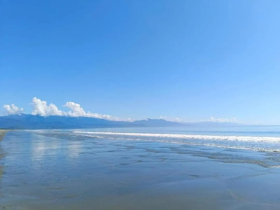The Waves at Socorro Baler- Hotel A