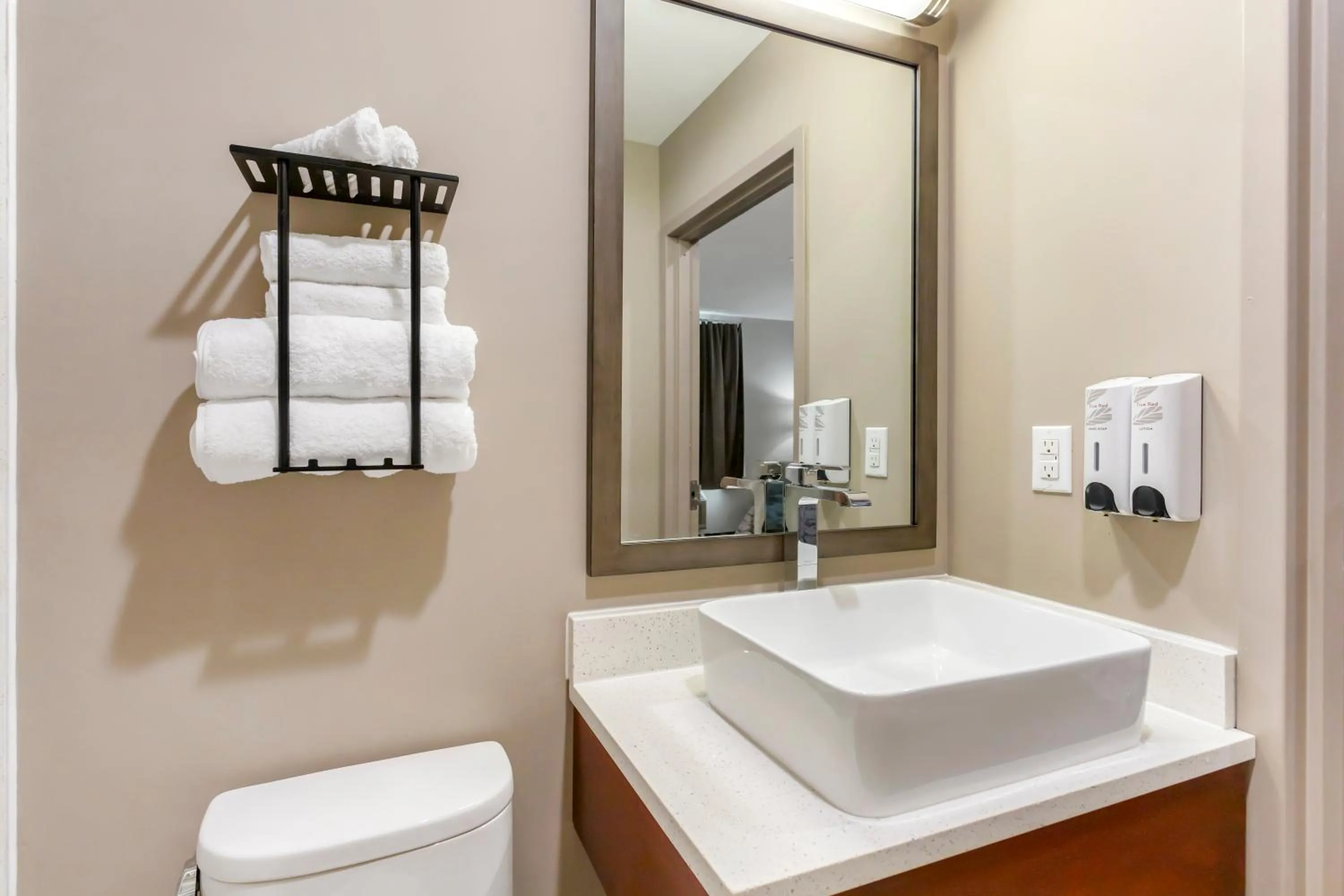 Bathroom in Red Roof Inn PLUS Jamaica, NY - JFK Airport