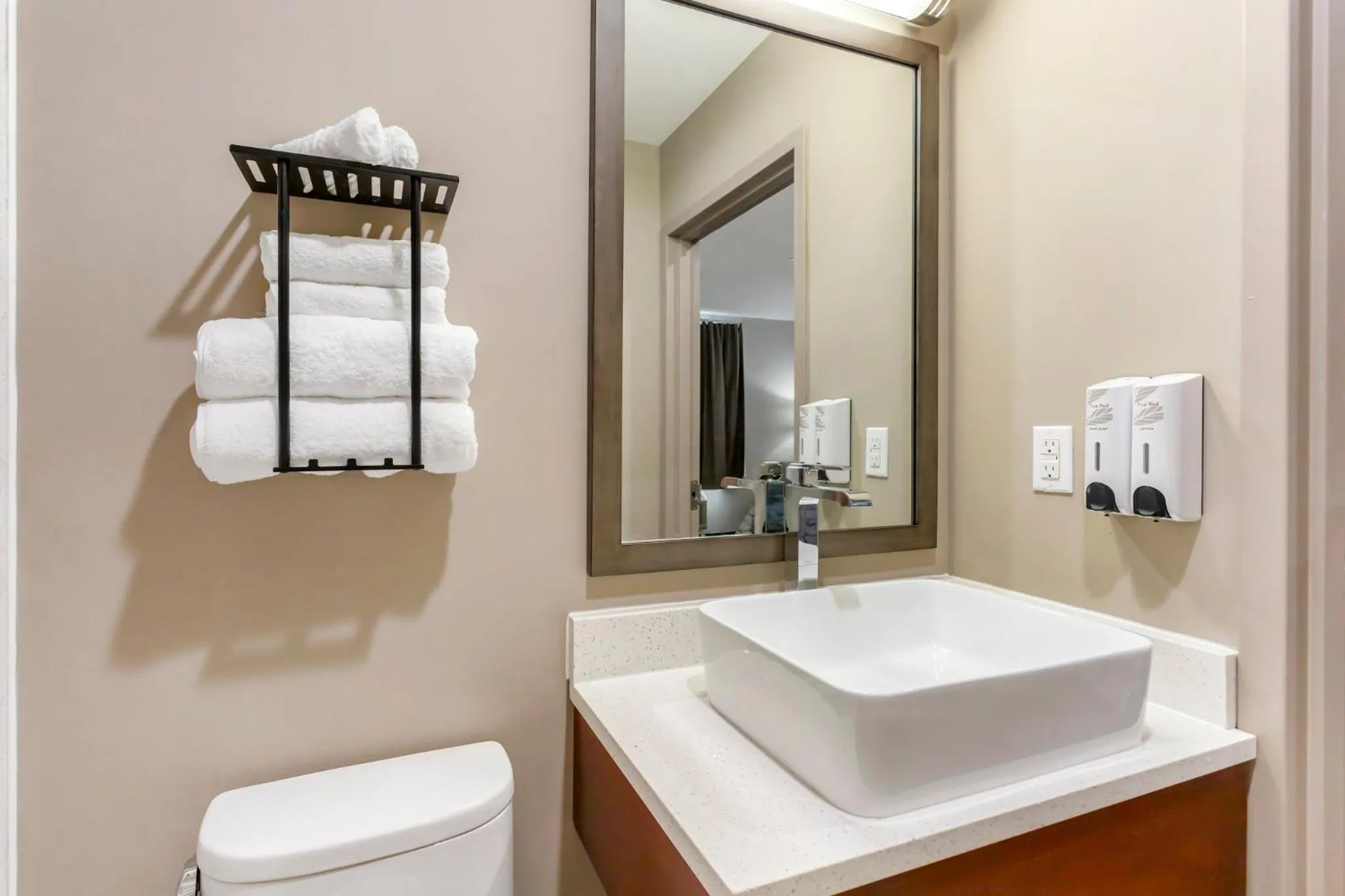 Bathroom in Red Roof Inn PLUS Jamaica, NY - JFK Airport