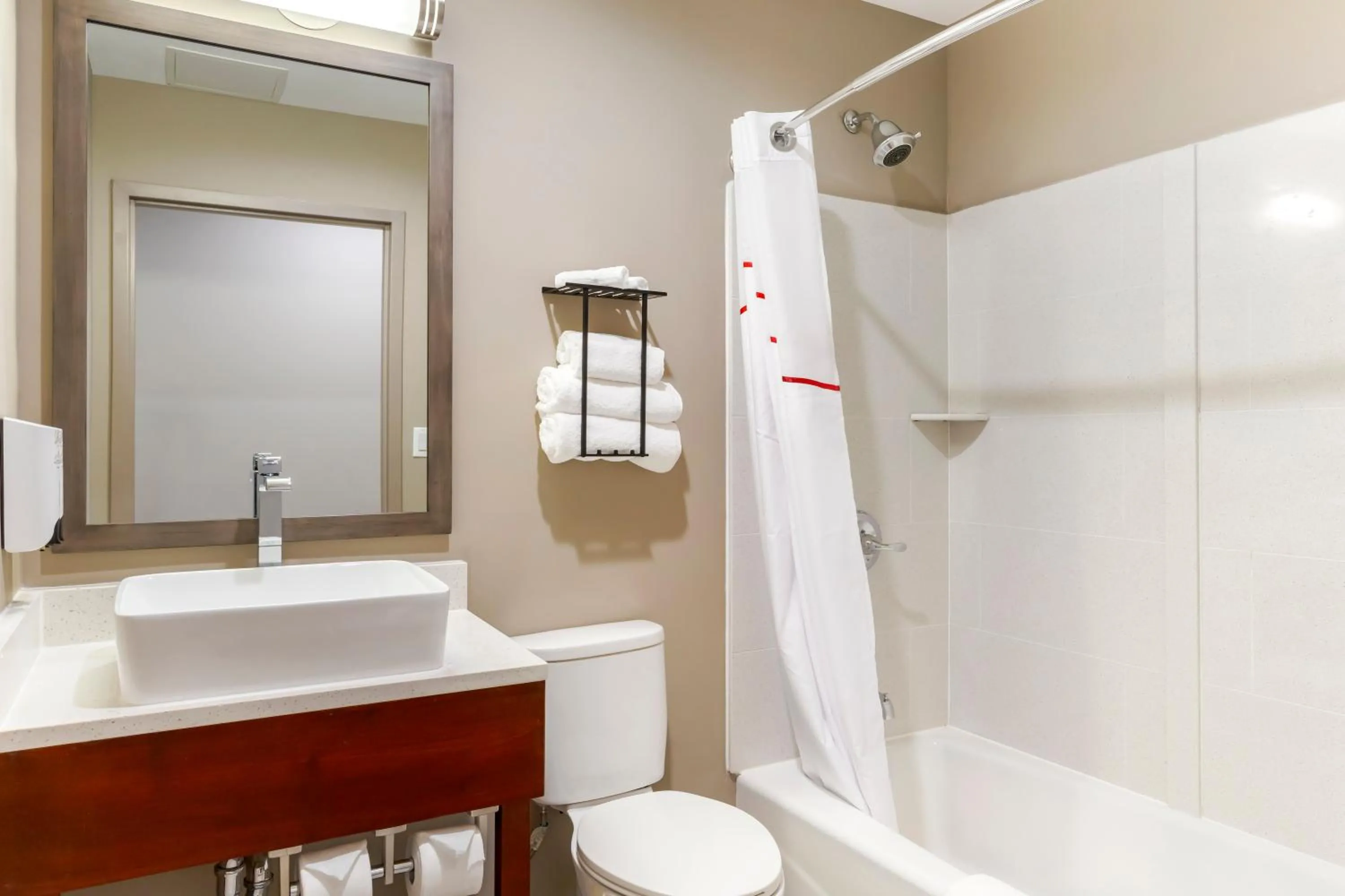 Bathroom in Red Roof Inn PLUS Jamaica, NY - JFK Airport