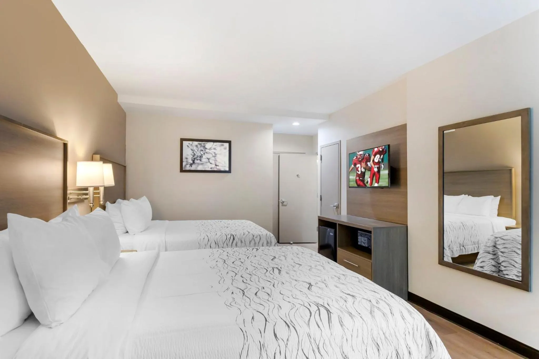 Photo of the whole room, Bed in Red Roof Inn PLUS Jamaica, NY - JFK Airport