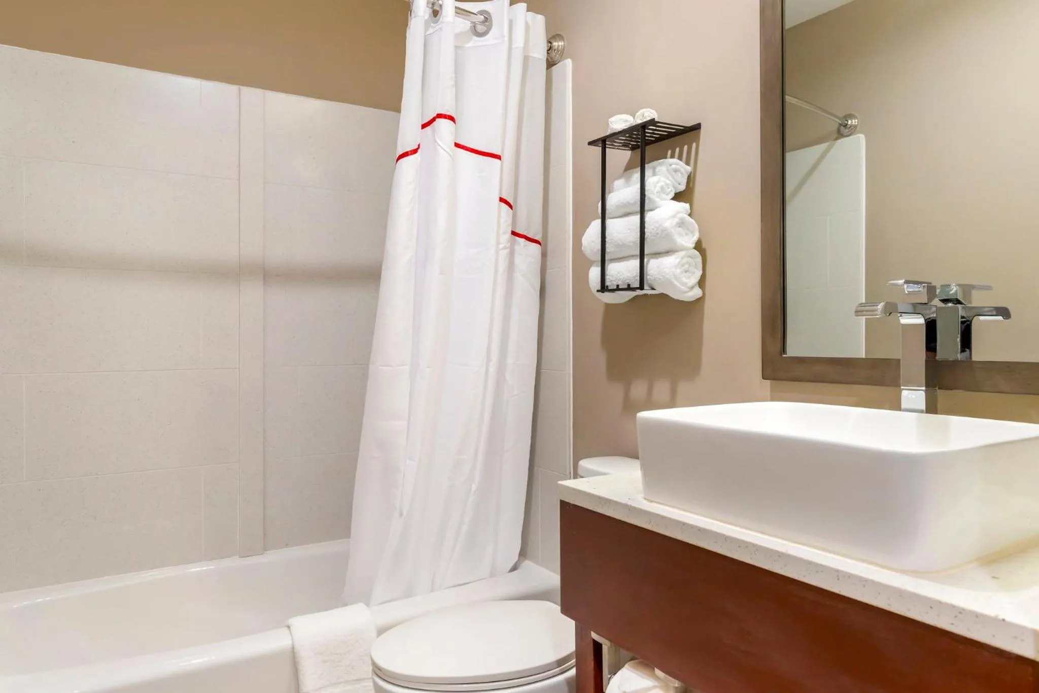 Bathroom in Red Roof Inn PLUS Jamaica, NY - JFK Airport