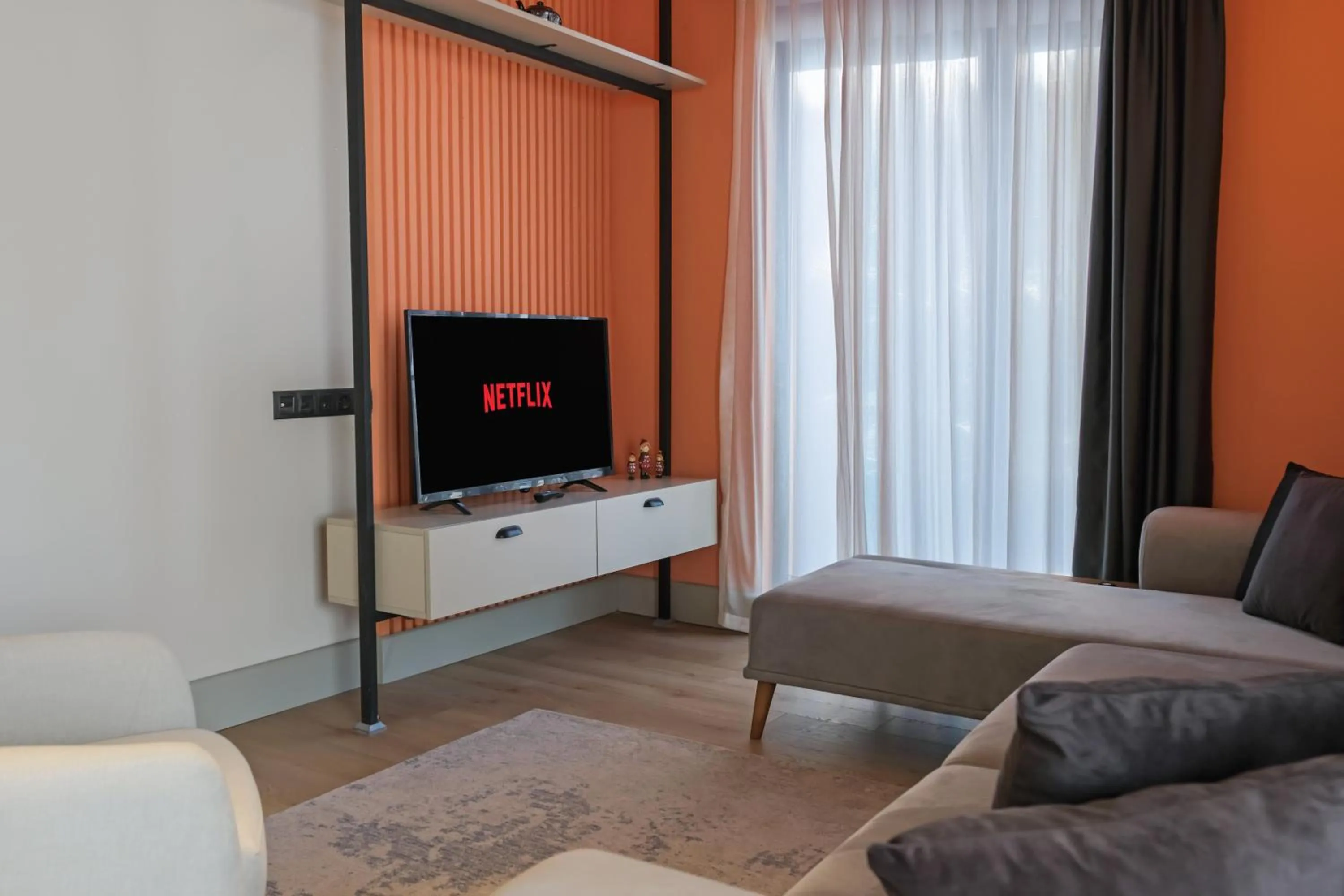 Communal lounge/ TV room in RudBlu Suites