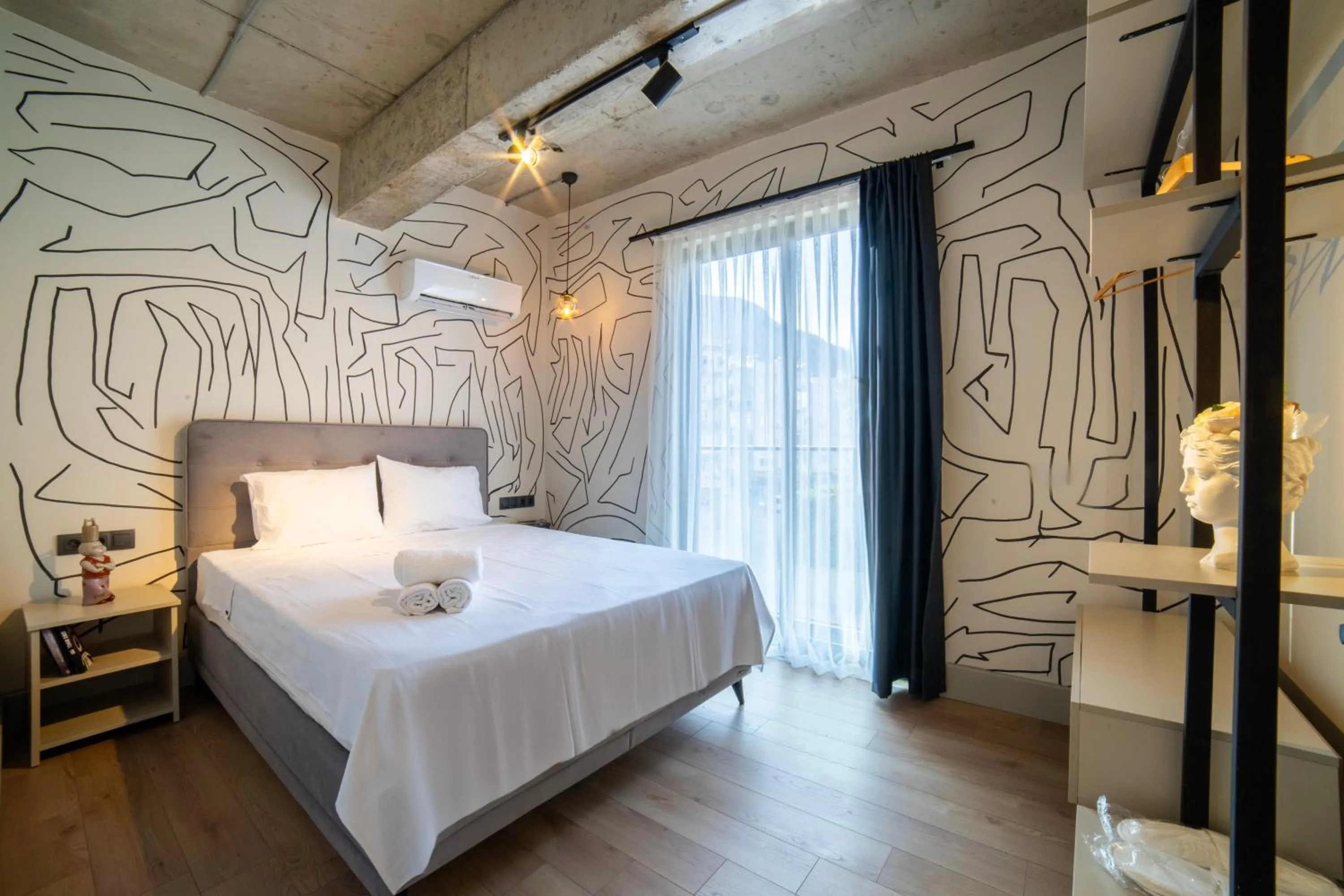 Photo of the whole room, Bed in RudBlu Suites