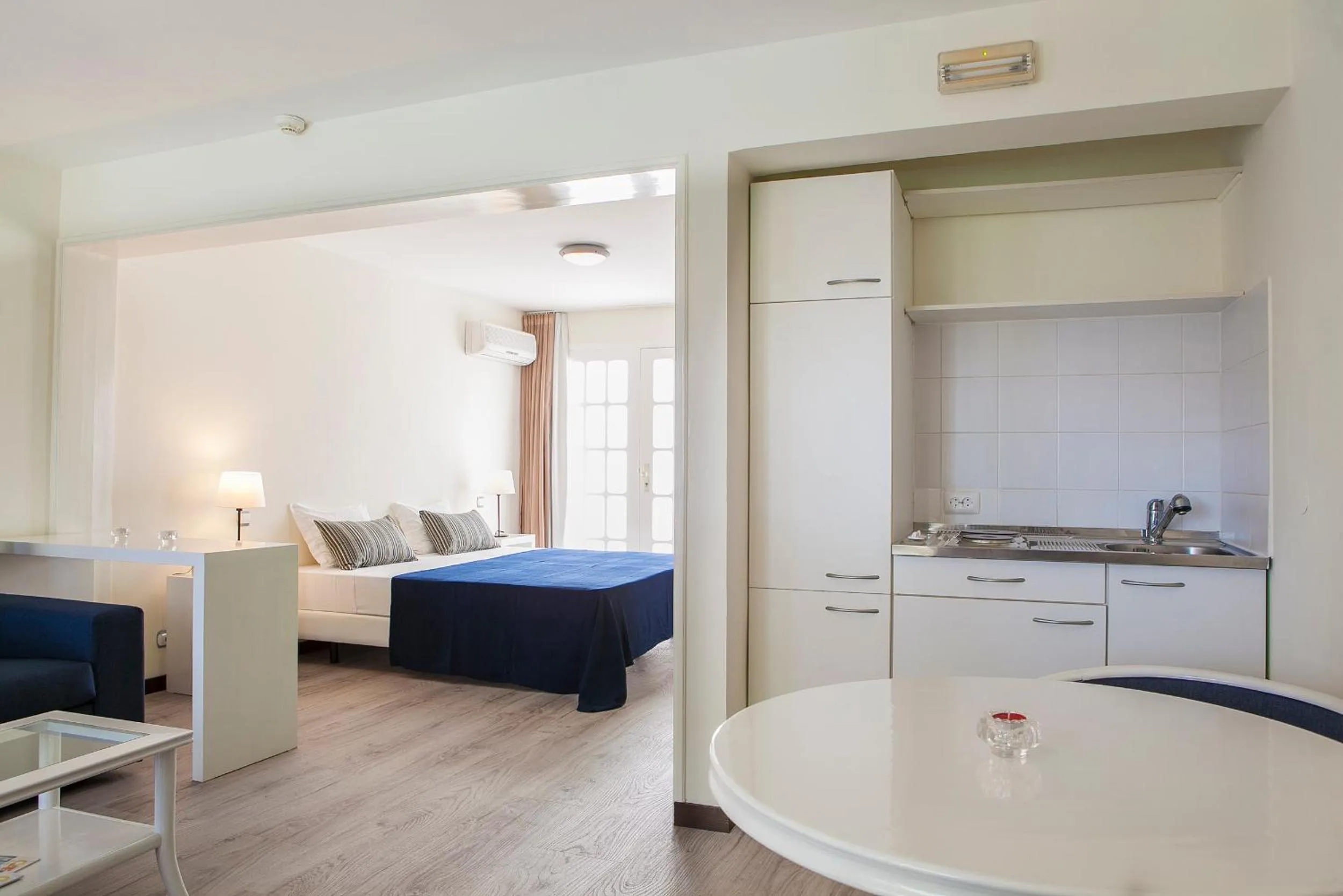 Coffee/tea facilities, Bed in Murdeira Village