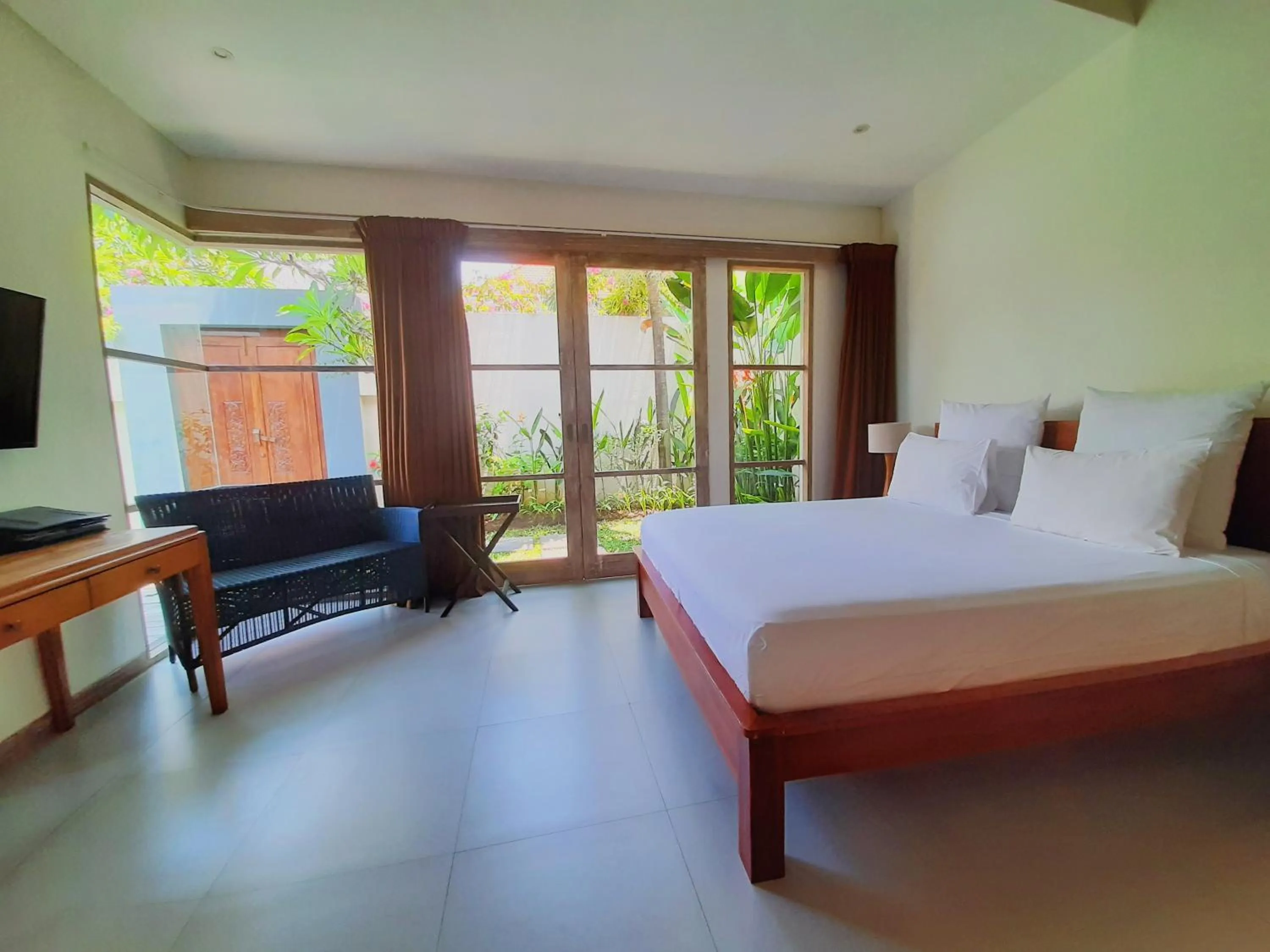 Bedroom, Bed in The Decks Bali