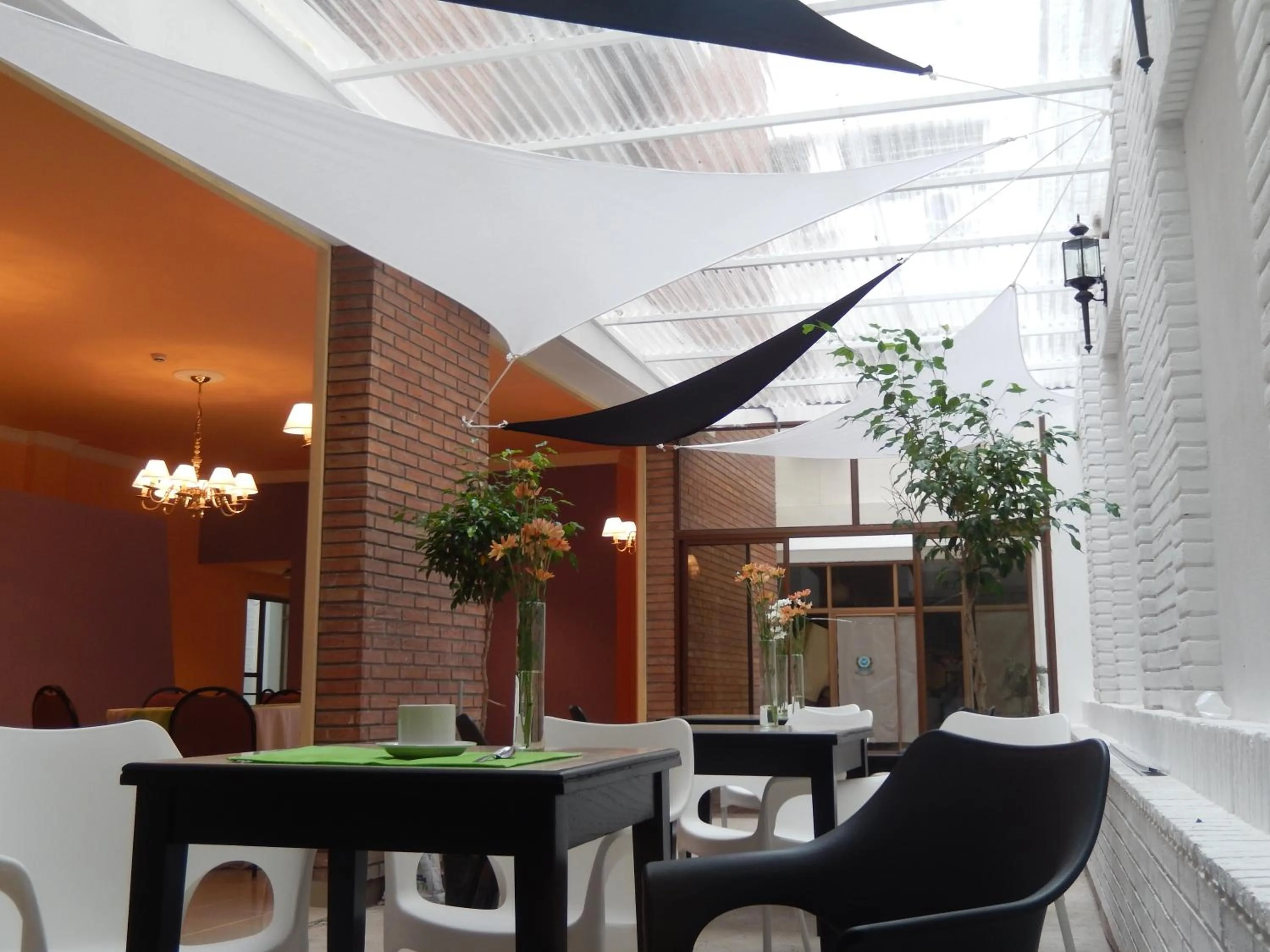 Restaurant/places to eat in Santiago Hotel