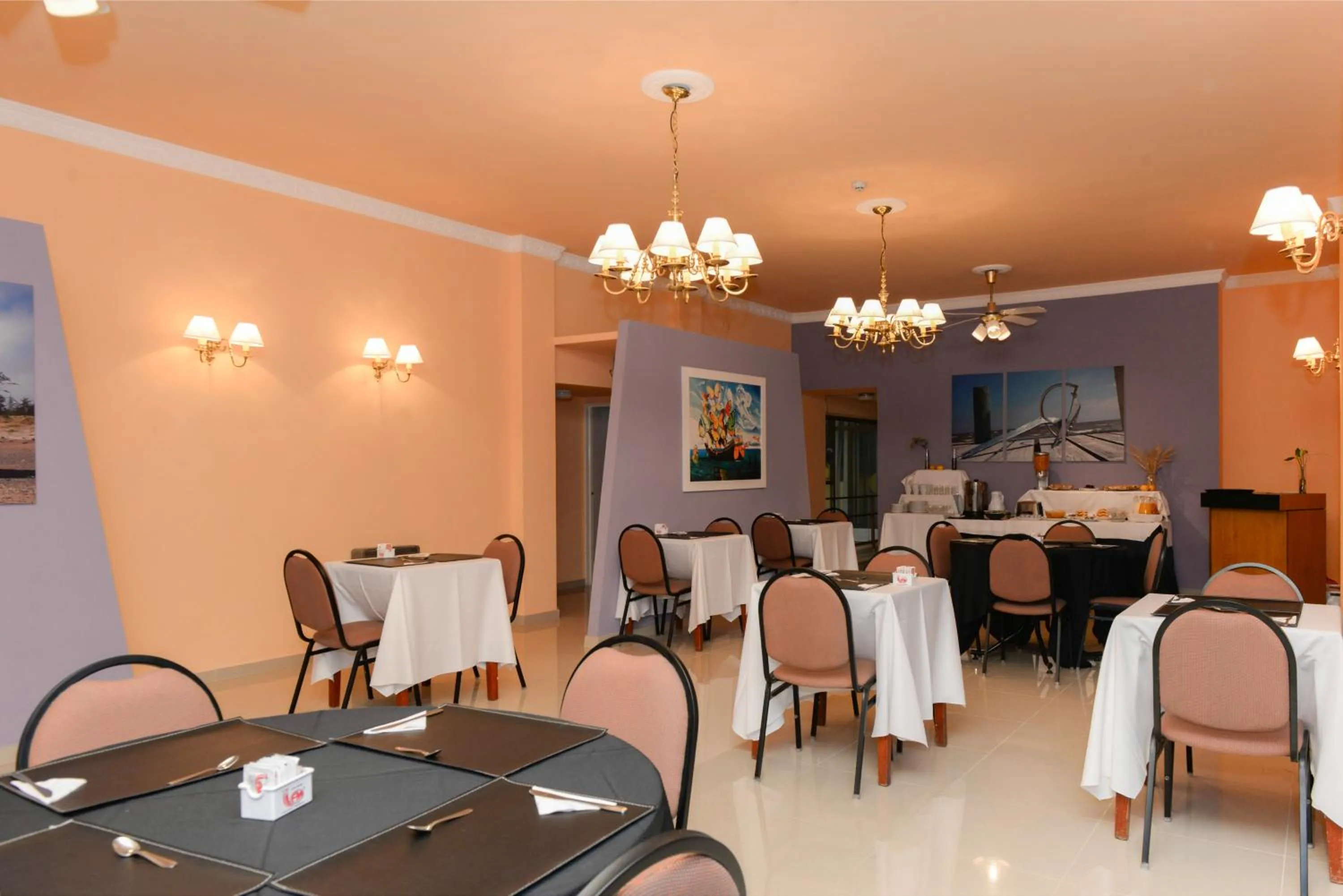 Restaurant/places to eat in Santiago Hotel