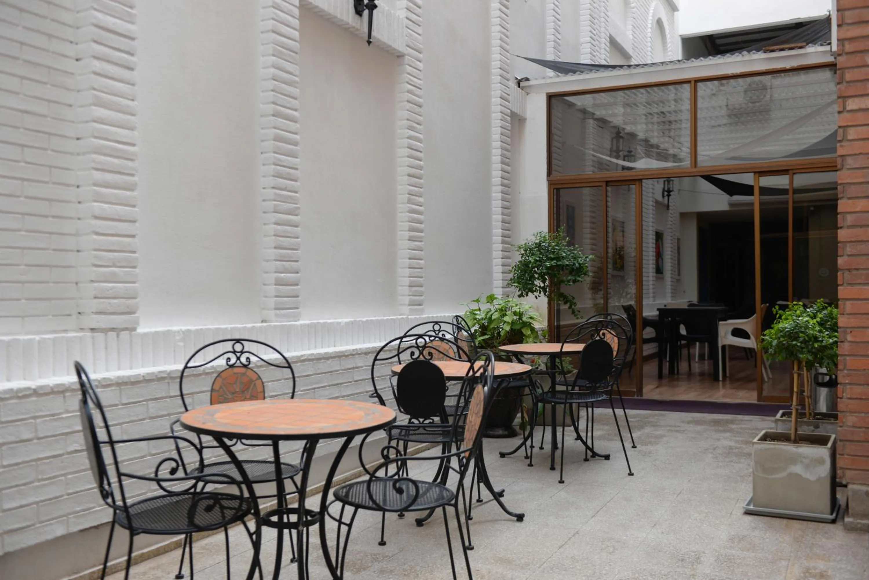 Restaurant/places to eat in Santiago Hotel