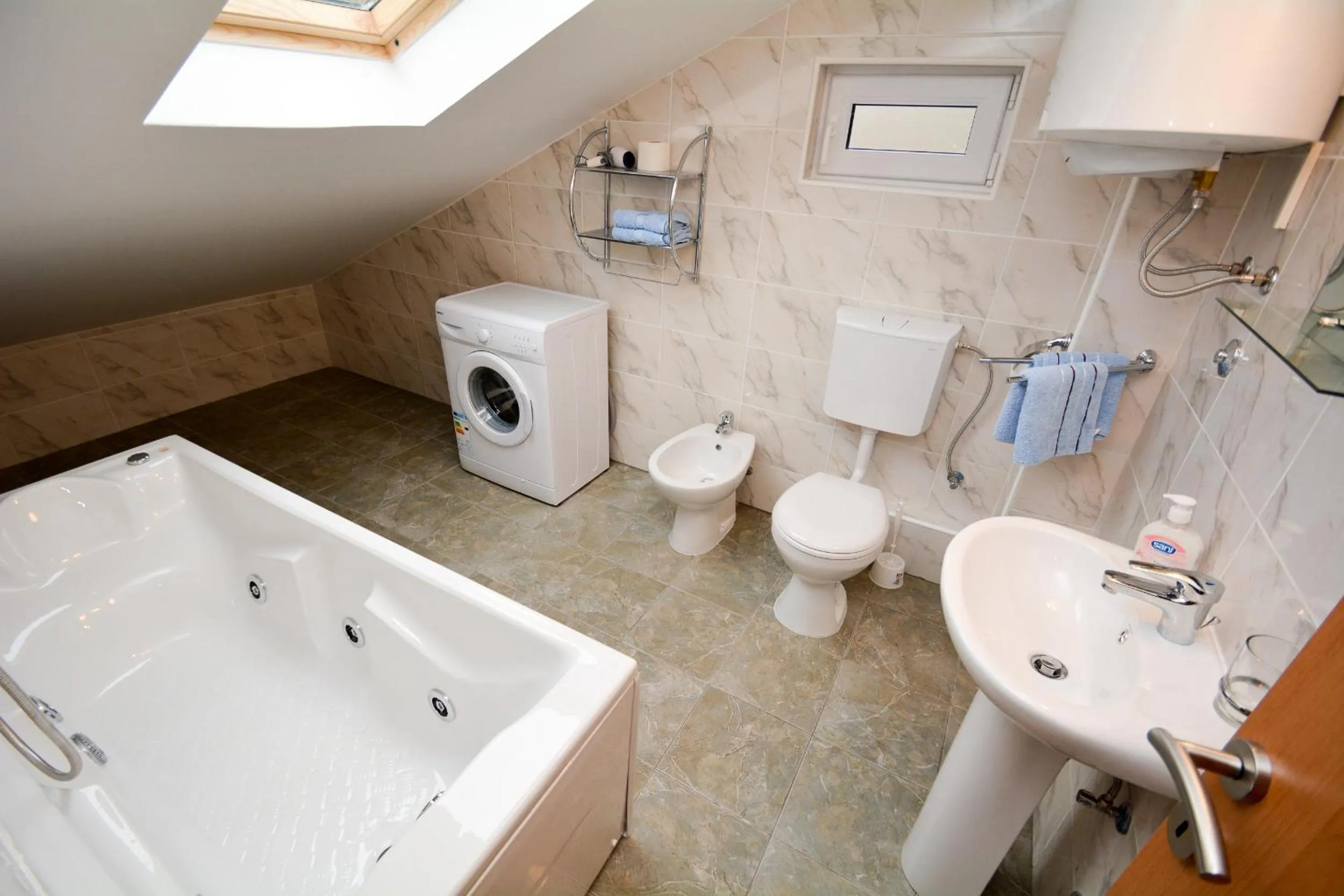 Shower in Marinero Apartments