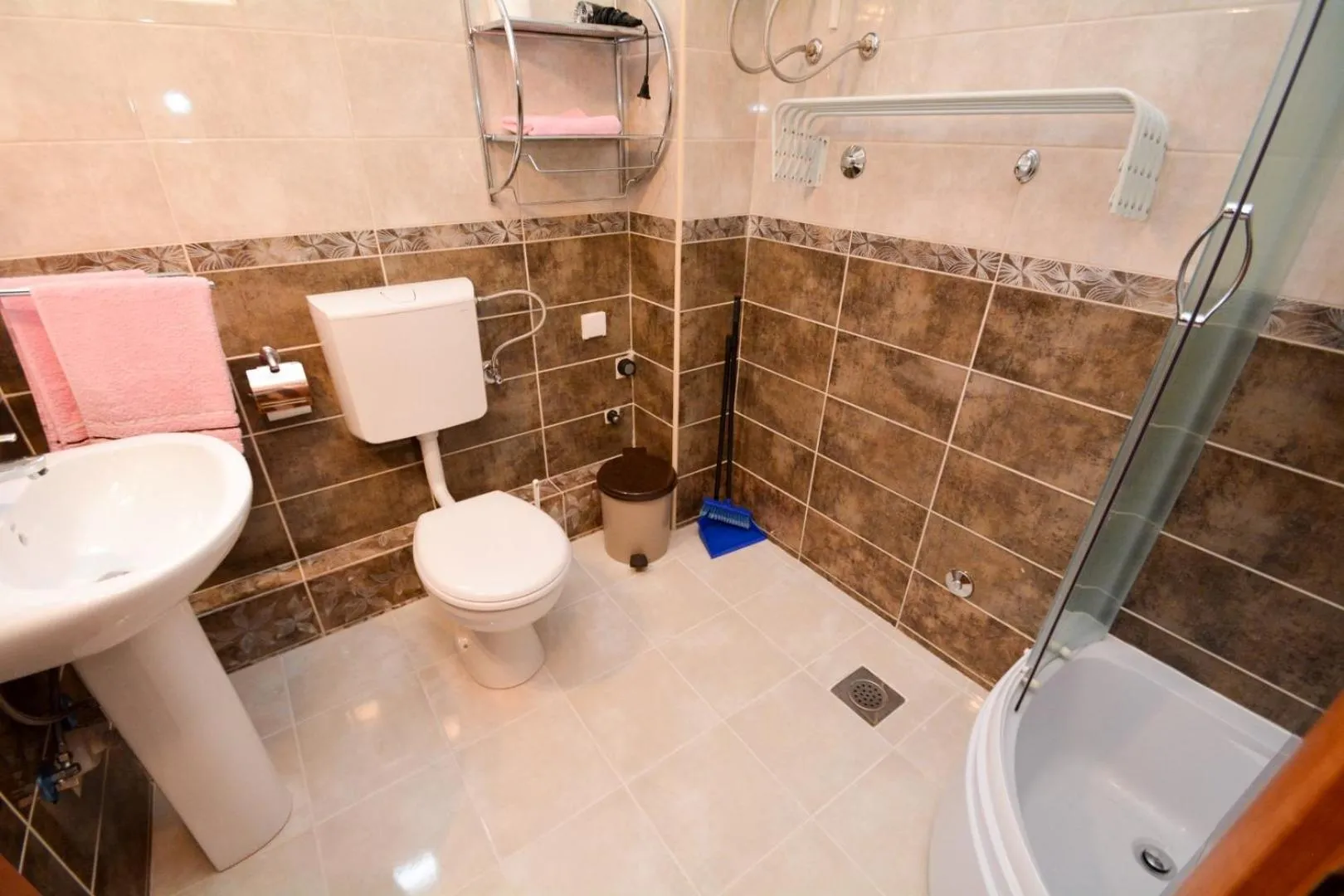 Toilet in Marinero Apartments