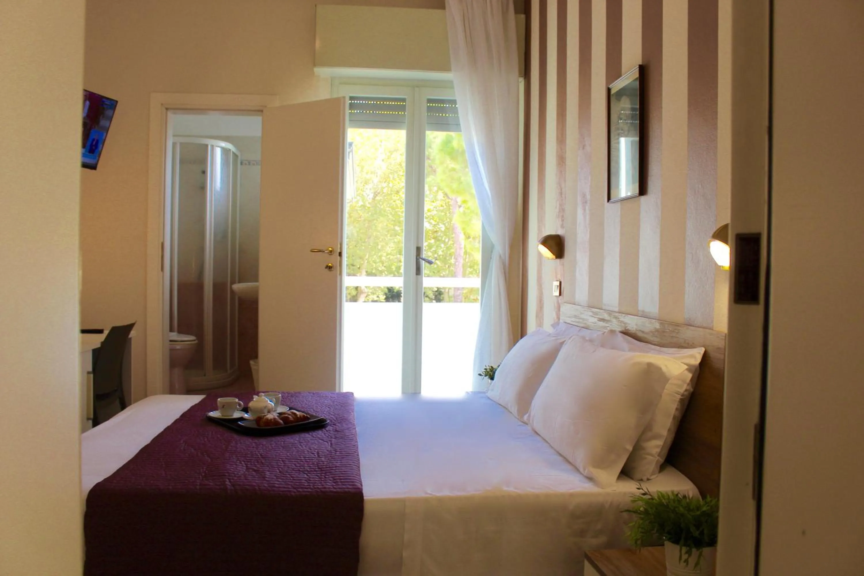 Bedroom in King Hotel