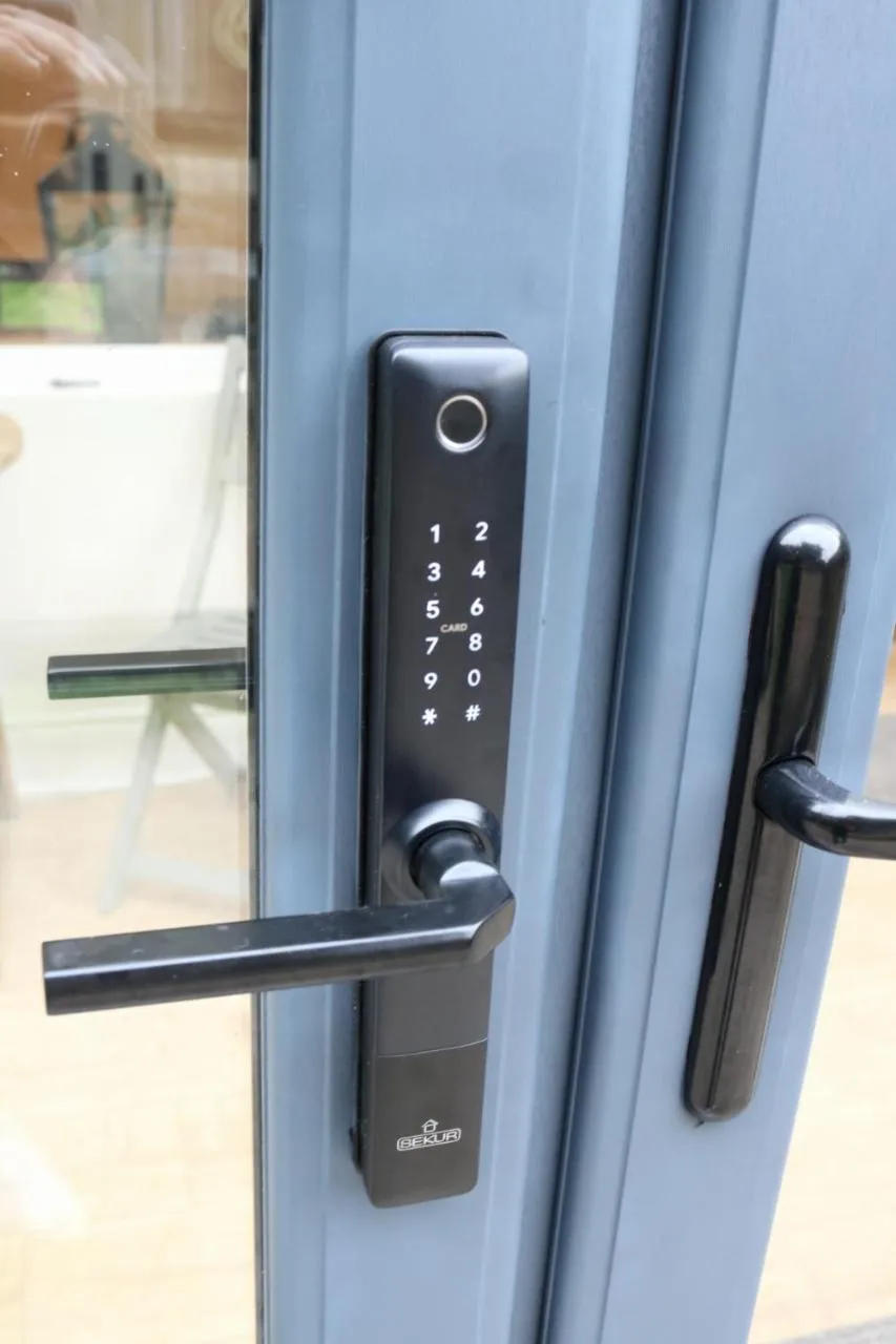 Facade/entrance in Quarrie House