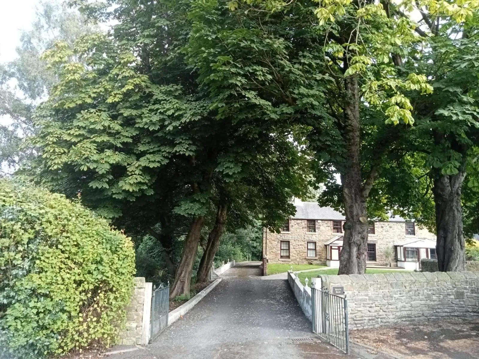 Facade/entrance in Quarrie House