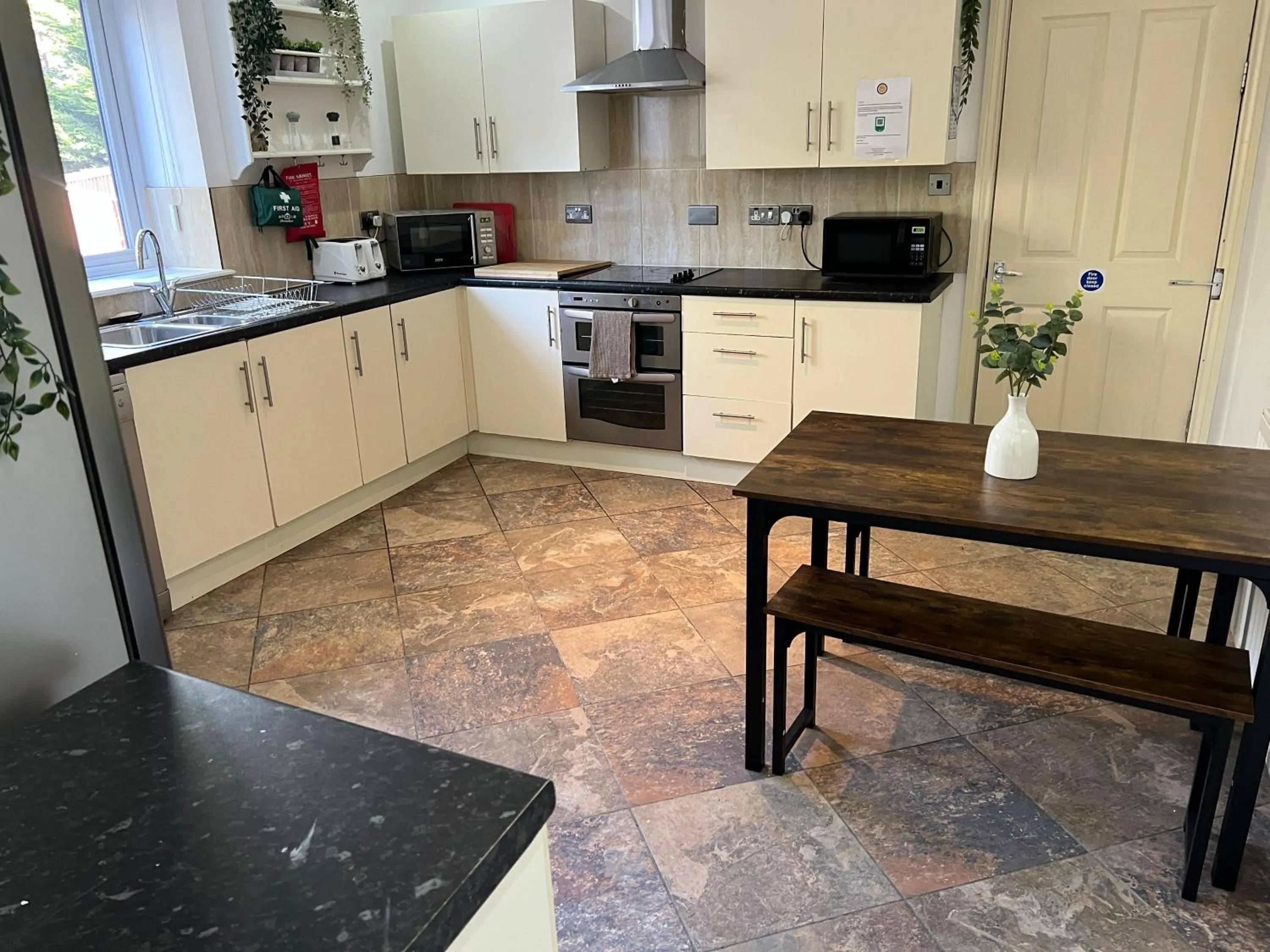 Kitchen or kitchenette in Quarrie House