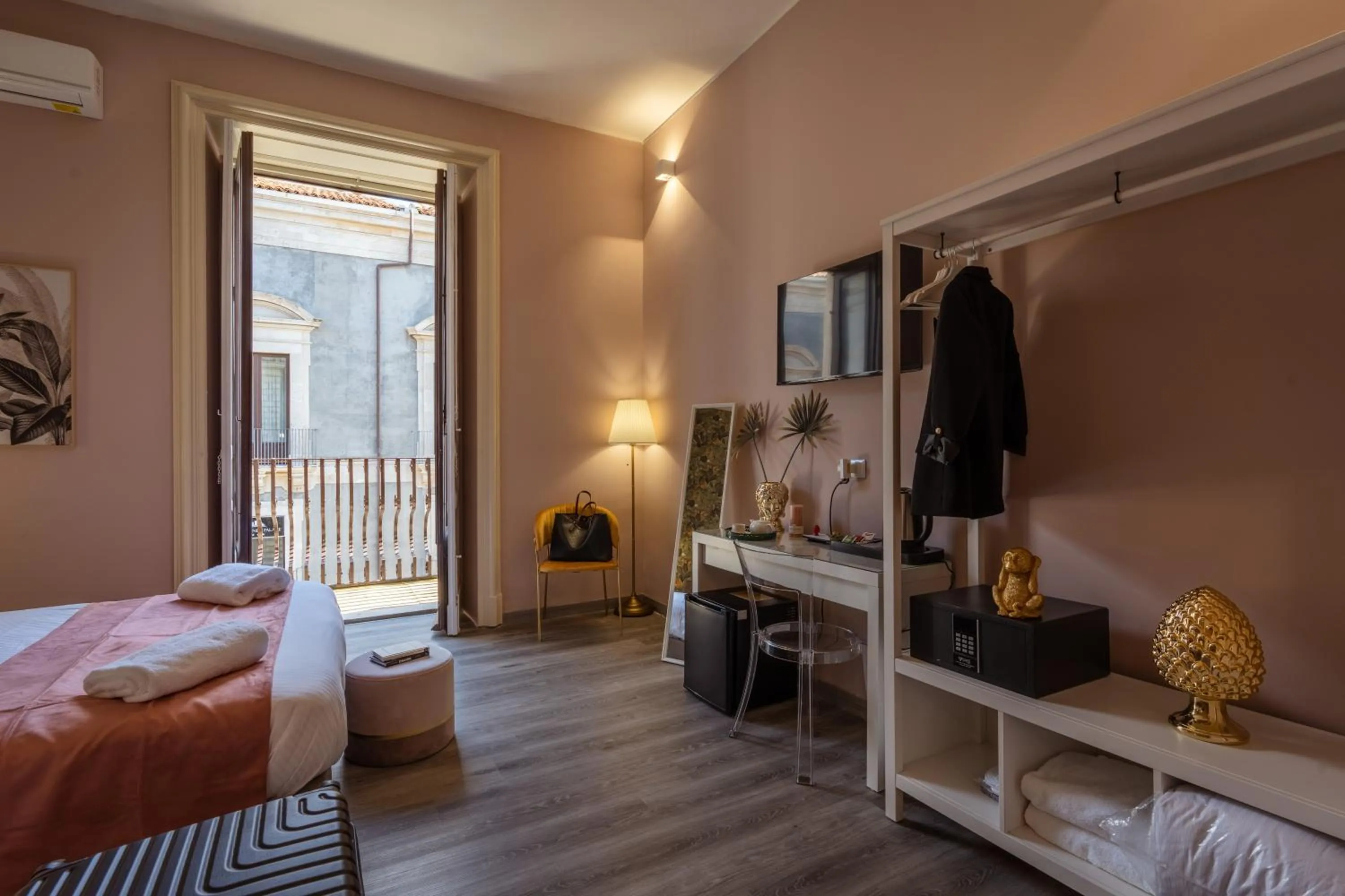 View (from property/room), Bed in Etnea Boutique Hotel