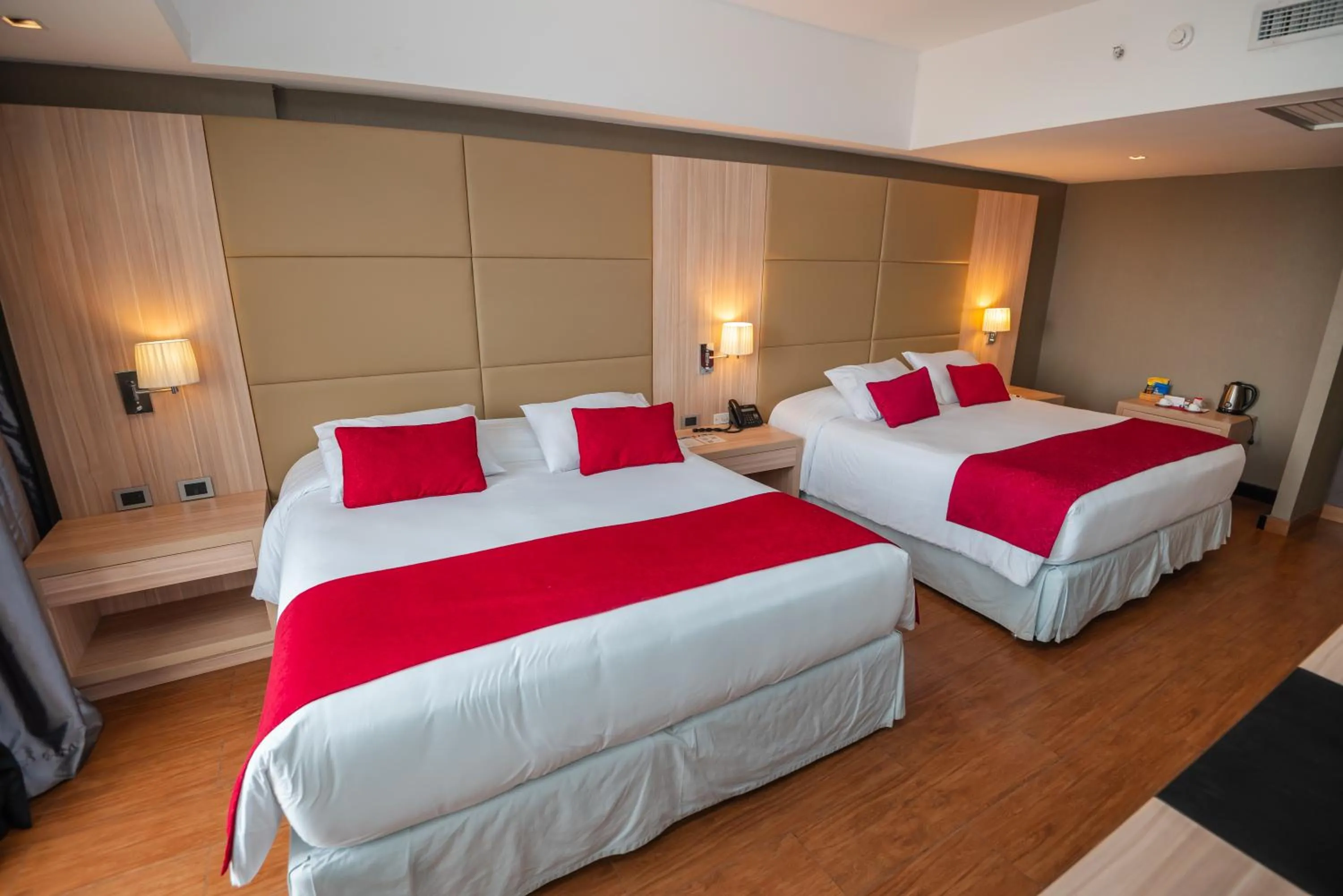 Bed in Savoy Hotel Encarnación