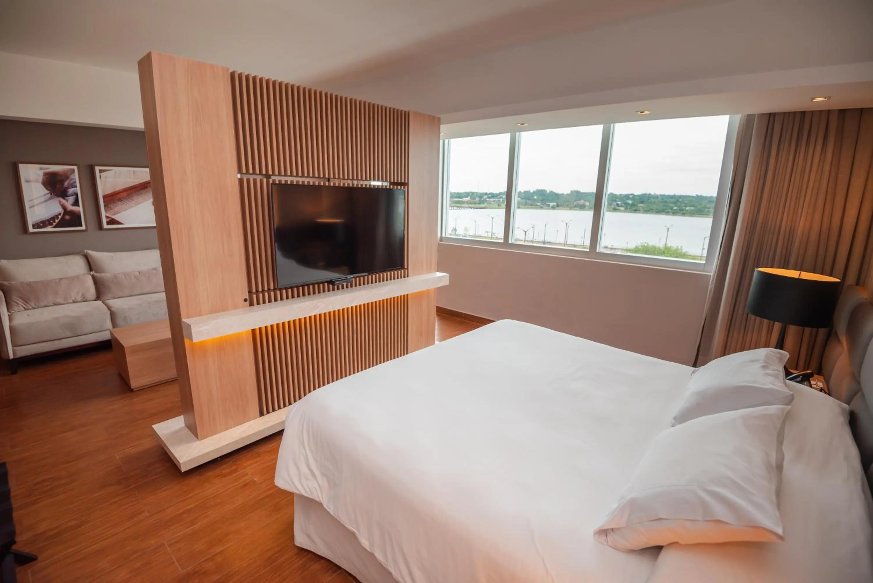 Bed in Savoy Hotel Encarnación