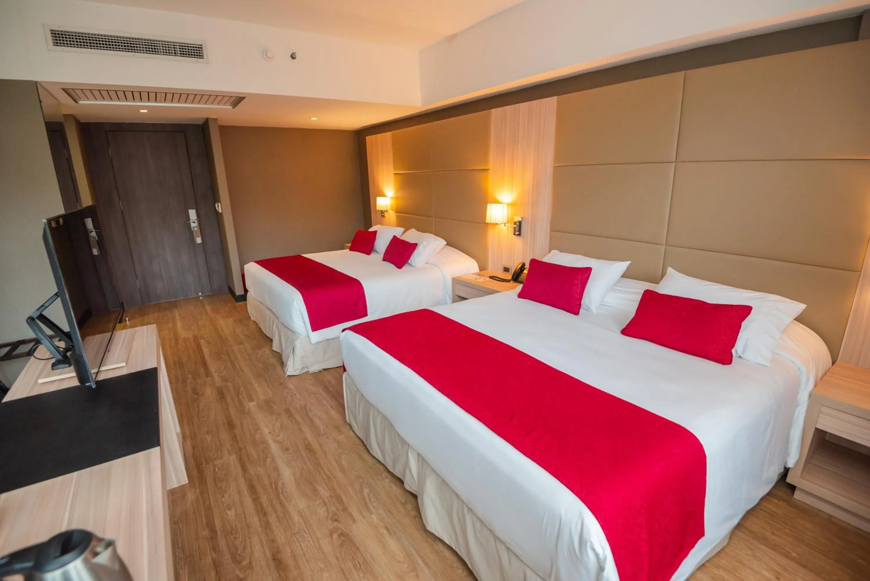 Bed in Savoy Hotel Encarnación