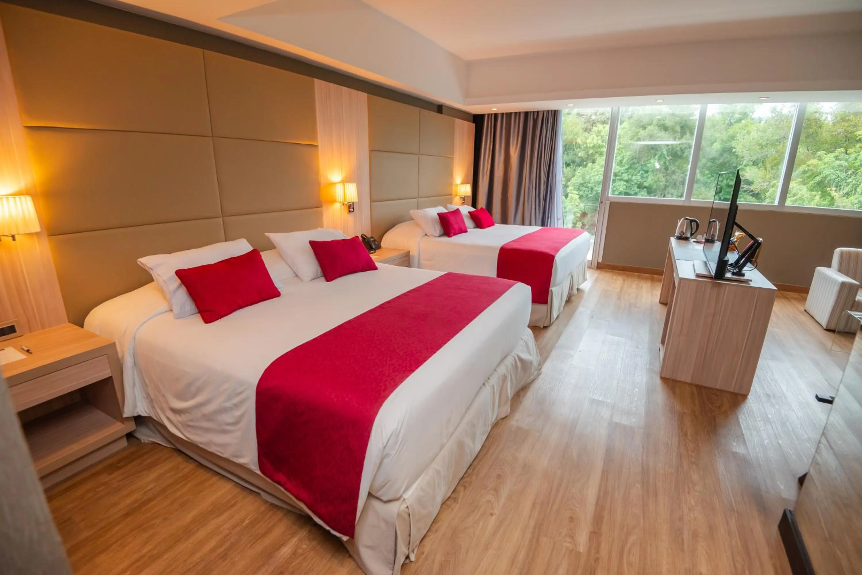 Bed in Savoy Hotel Encarnación