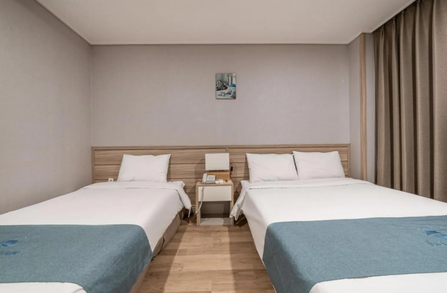 Bed in Blue Mountain Hotel