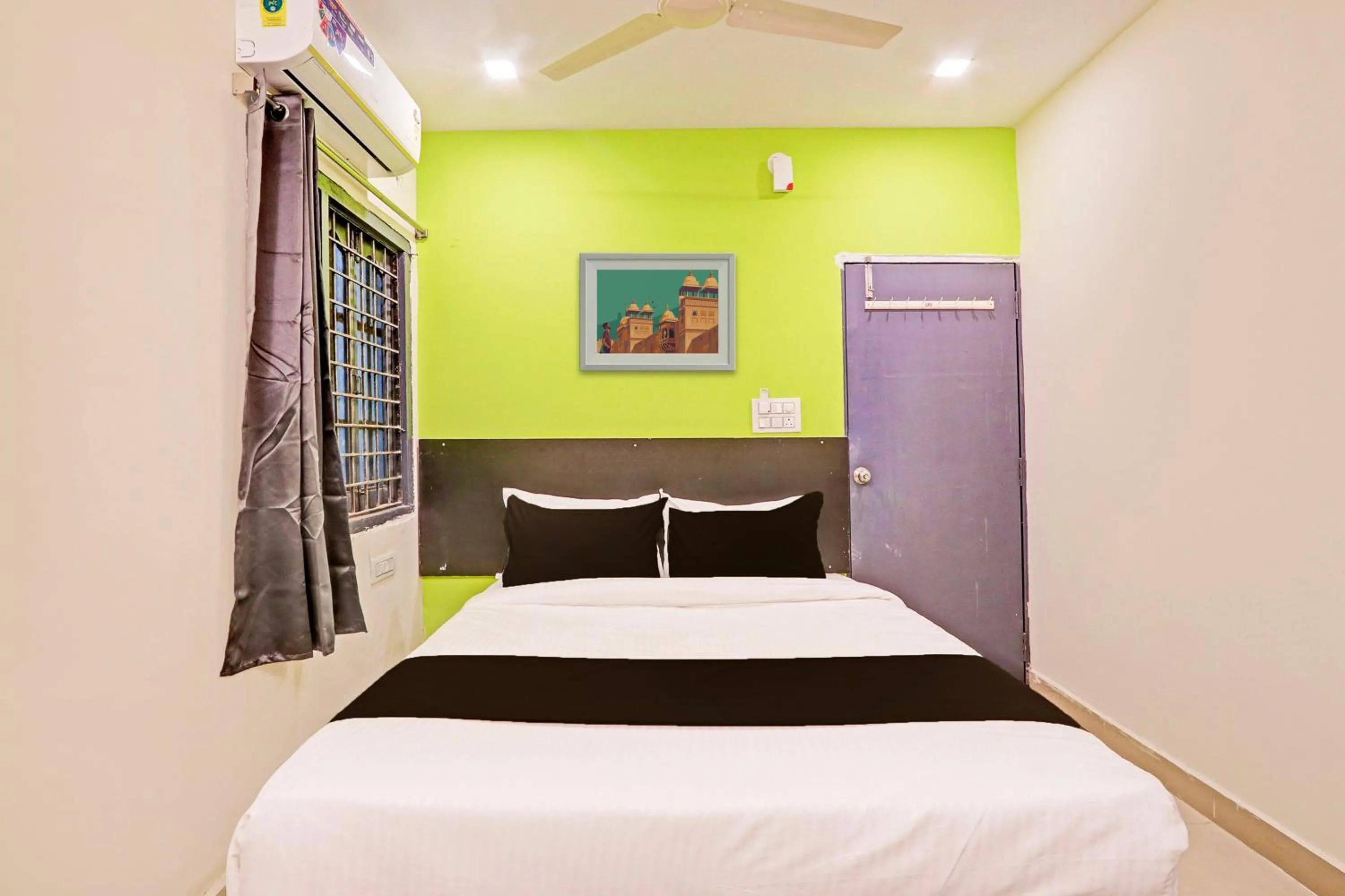 Bedroom, Bed in Super Hotel O M&N Grand