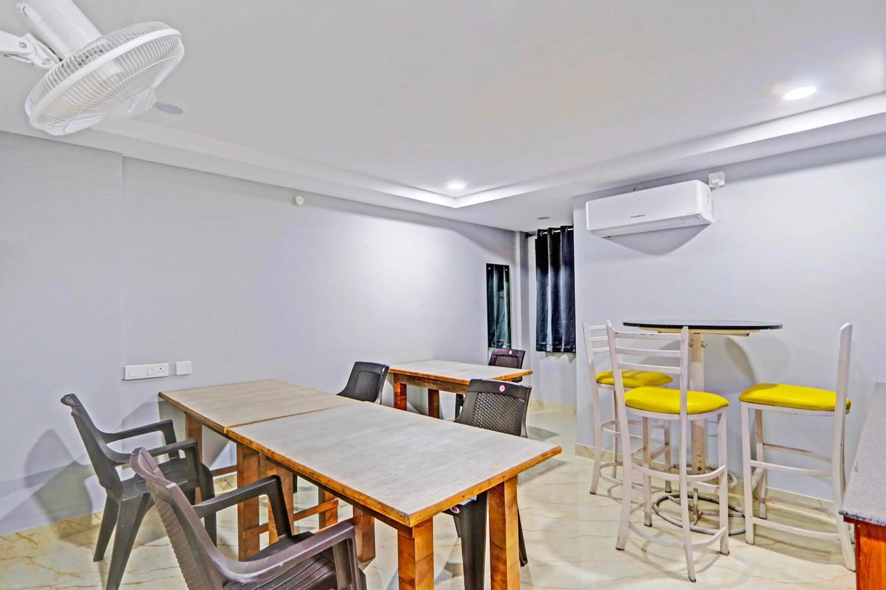 Lobby or reception in Super Townhouse QUALIA ELITE S R NAGAR