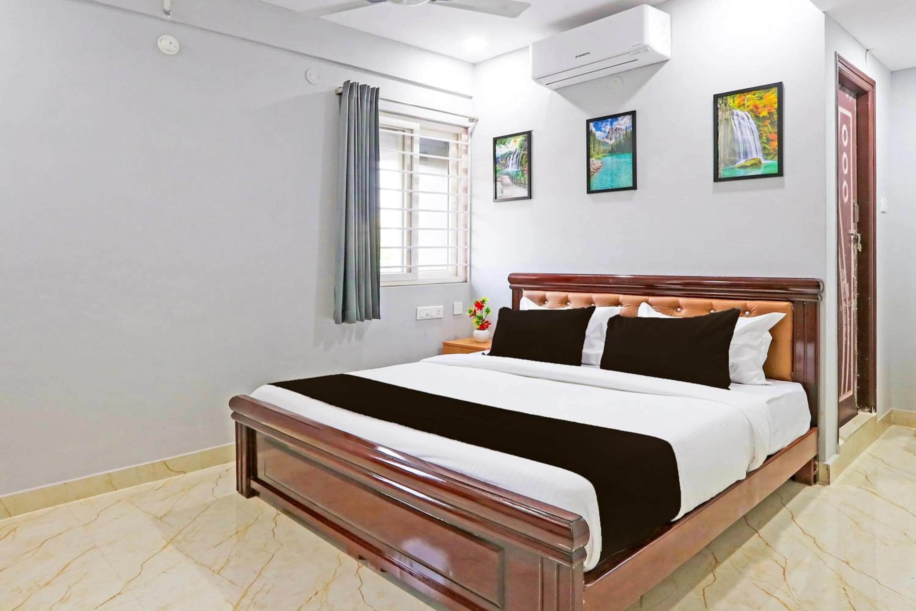 Bedroom, Bed in Super Townhouse QUALIA ELITE S R NAGAR