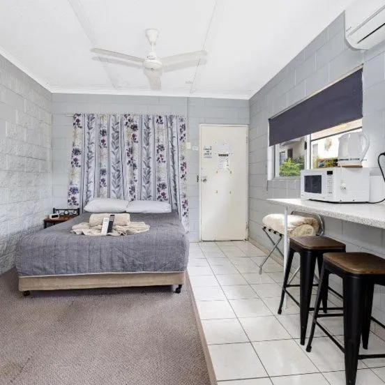 Bed in Hillview Motel Charters Towers QLD