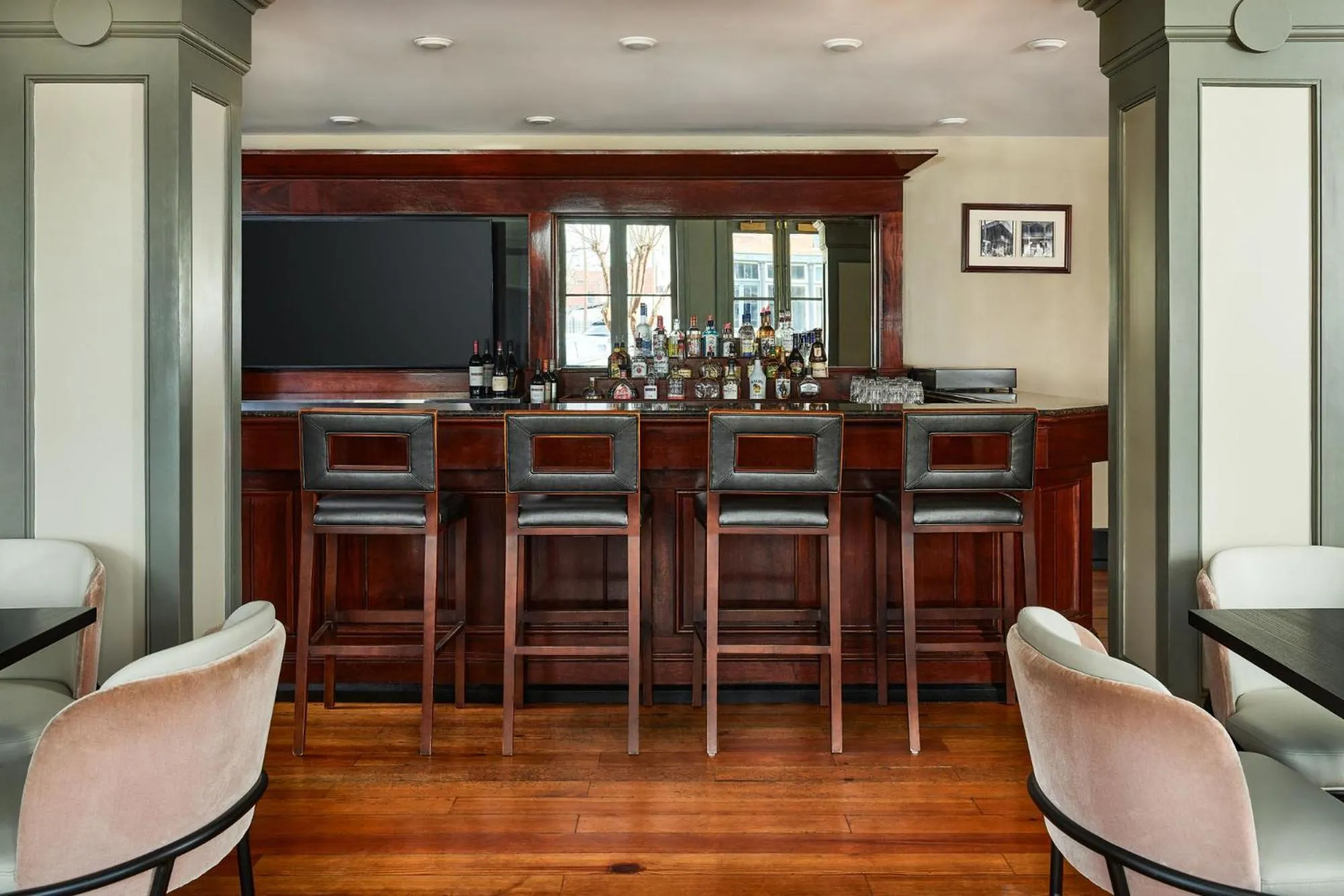 Restaurant/places to eat in St James Hotel Selma